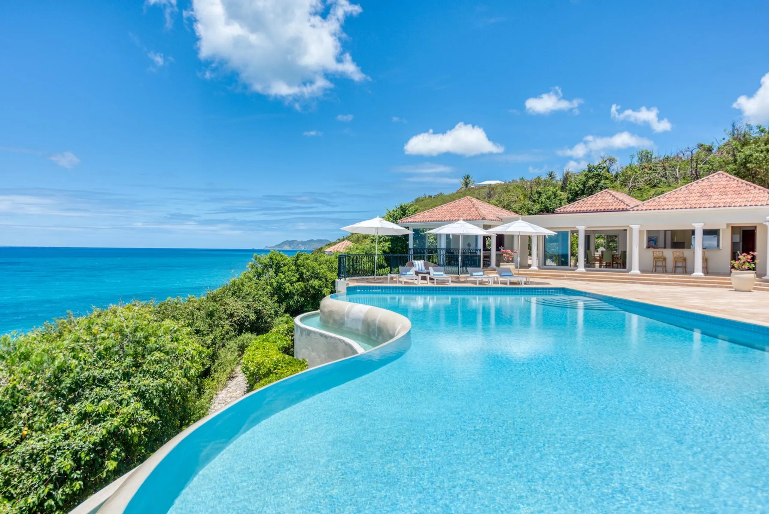 Splendid Moroccan-Inspired 5-Bedroom Villa with Private Pool Overlooking Anguilla, Terres Basses