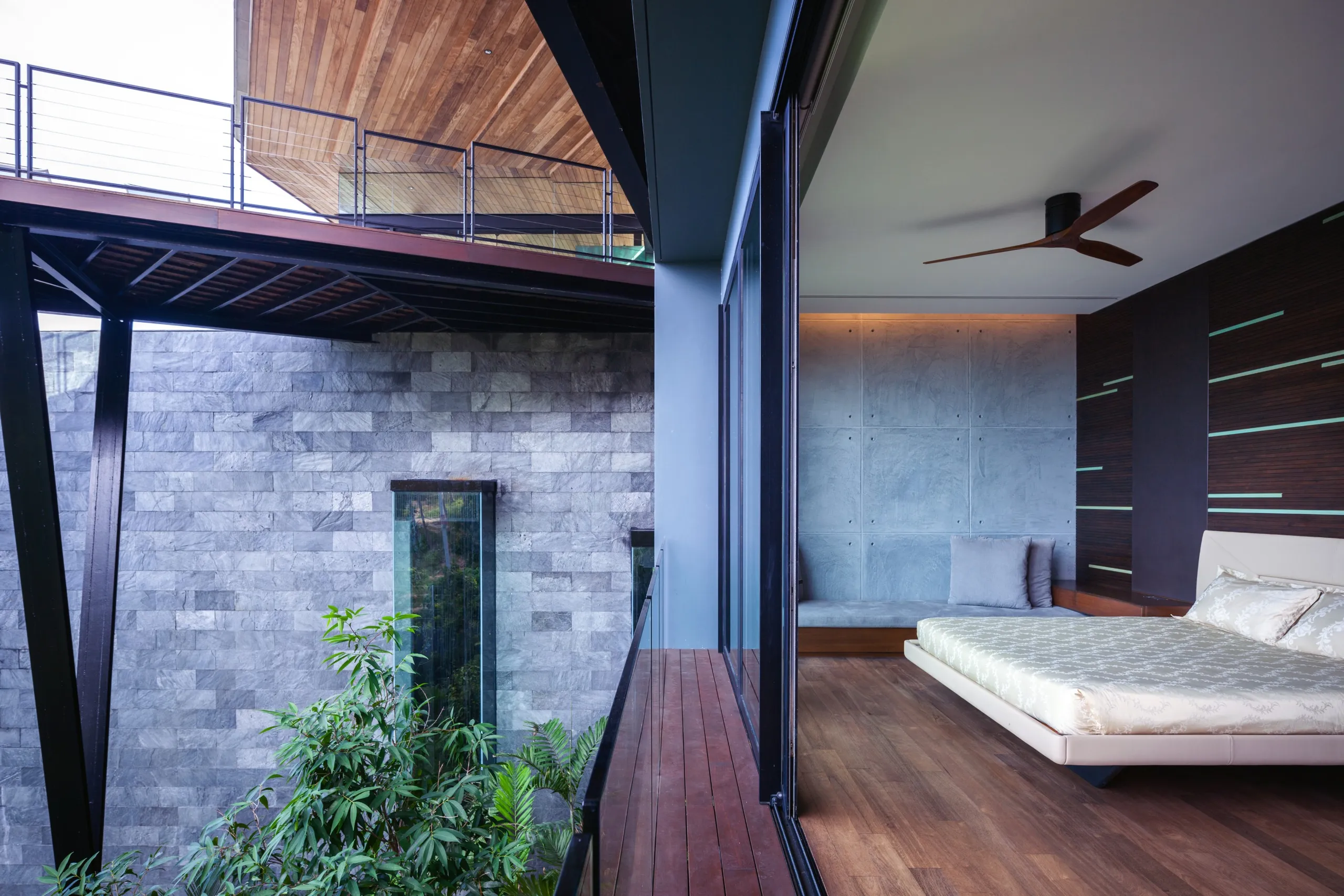 Modern Tropical Villa with 17-Meter Saltwater Infinity Pool and Panoramic Background — photograph 11