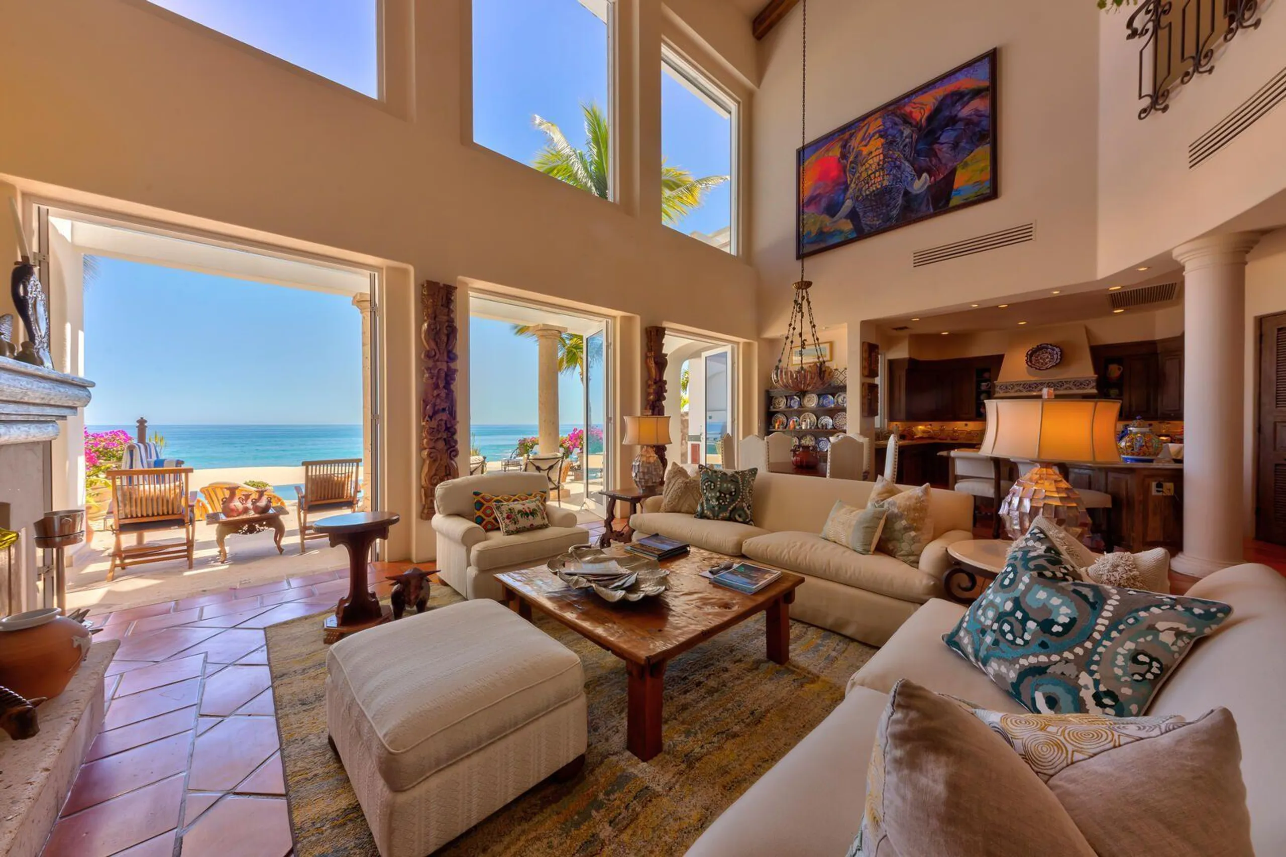 Contemporary Villas Del Mar Luxe Beachfront Estate with Infinity Pool — photograph 8