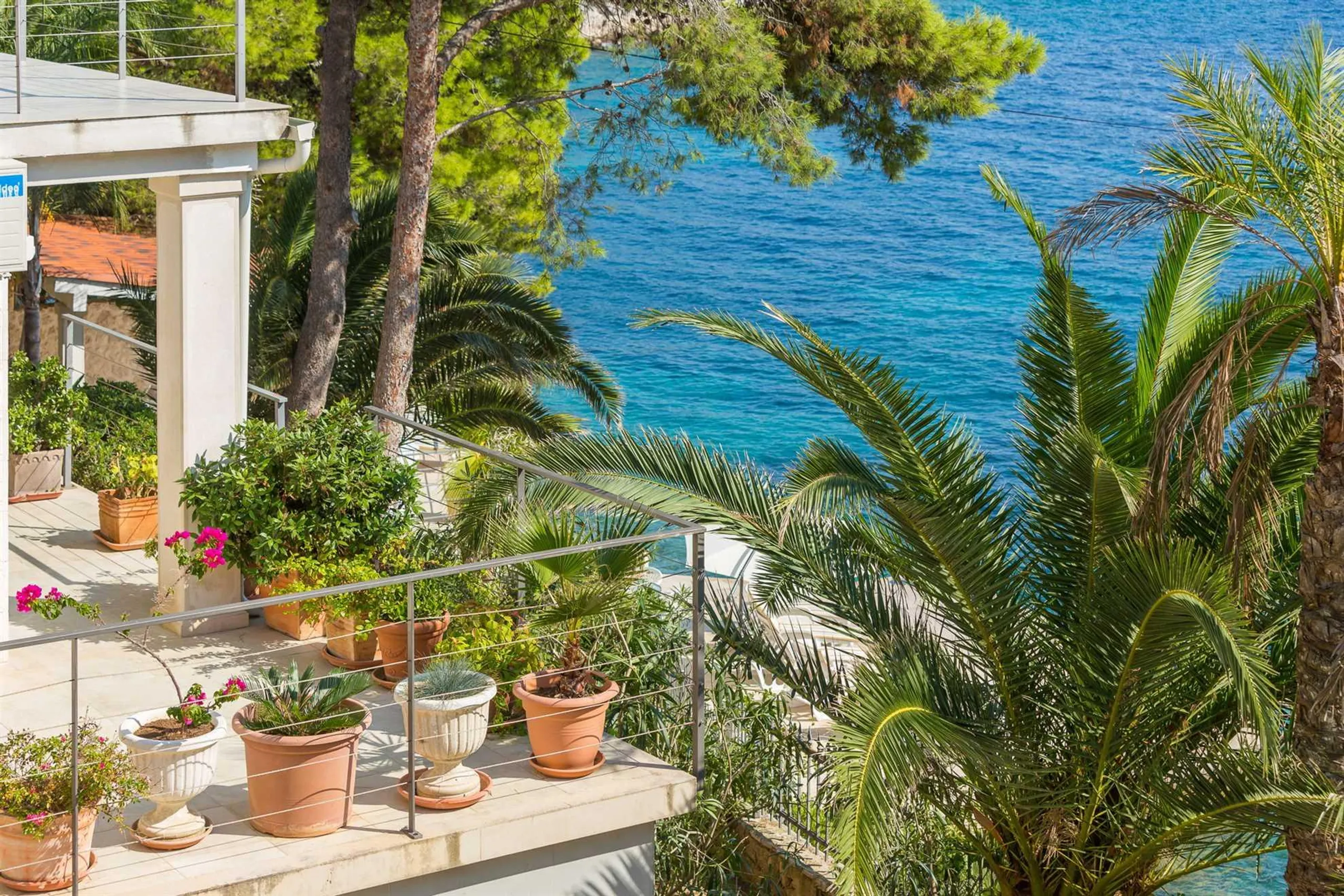 Seaside Villa with Private Pool and Boat Berth in Idyllic Uljeni Bok Bay — photograph 4
