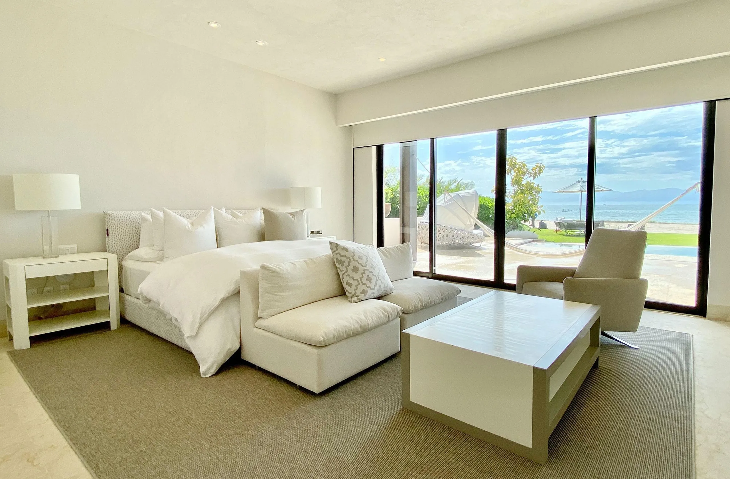Porta Fortuna Beachfront Villaway with Infinity Pool and Ocean Views — photograph 7
