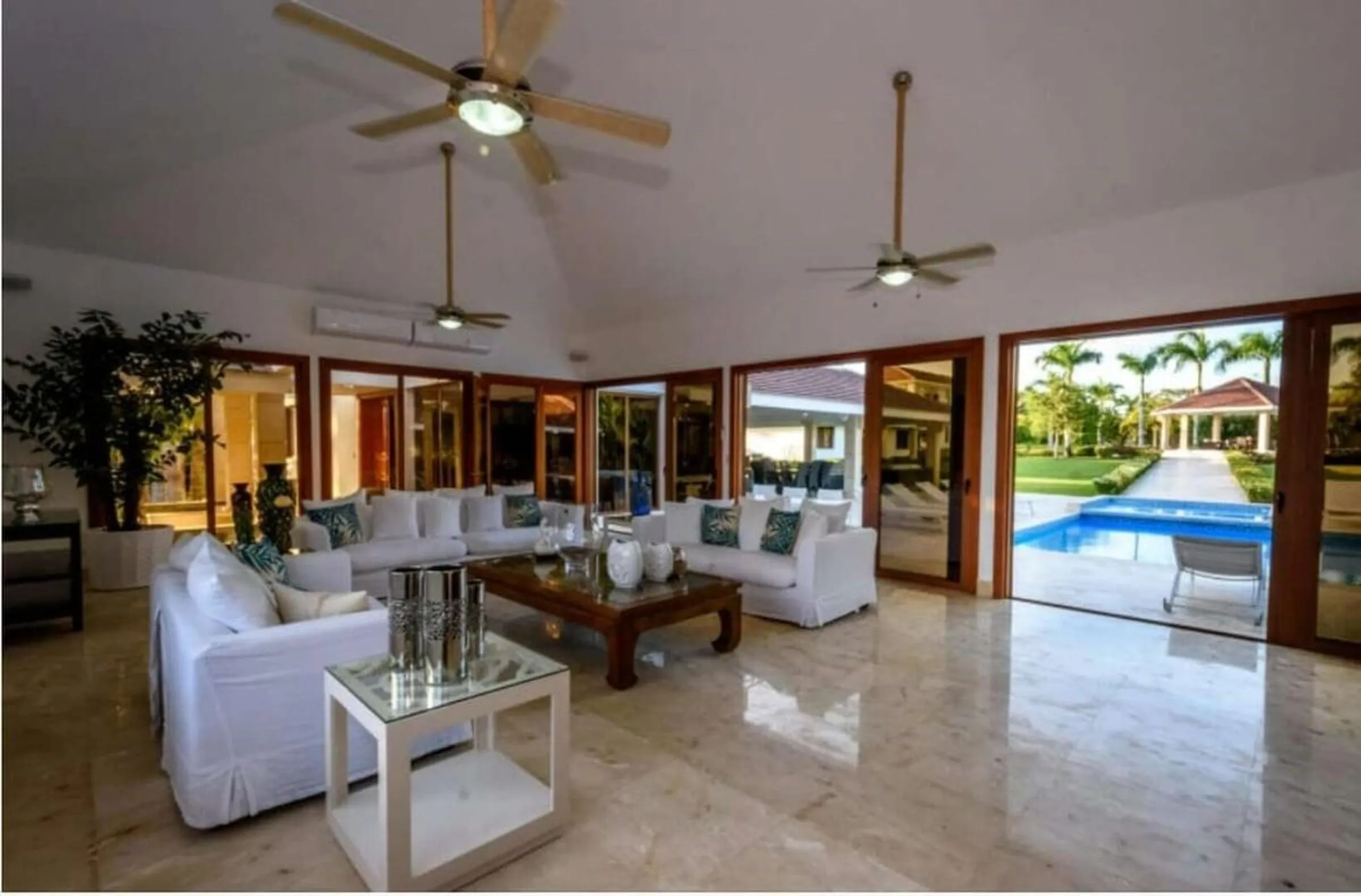 Discover Tranquillity and Rejuvenation with This Villa with Panoramic Mountain Vista Await — photograph 9
