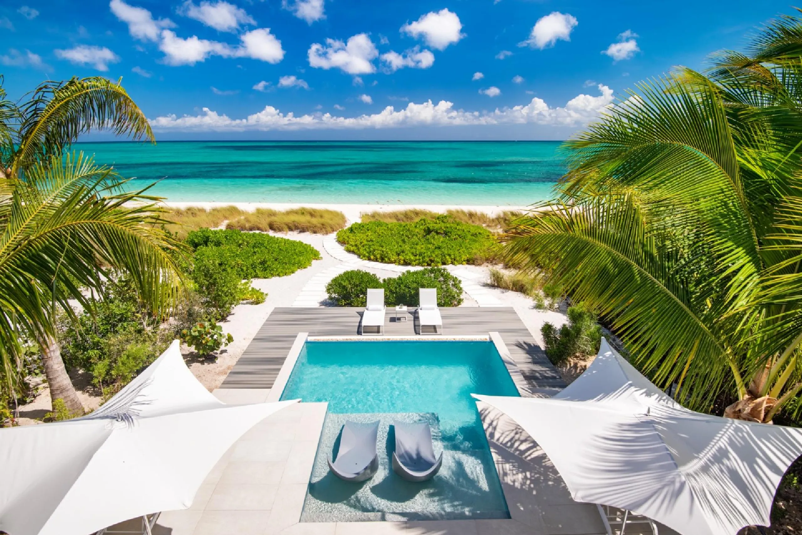 Grace Bay Beachfront Villa, Steps to the Beach with Private Infinity Pool — photograph 2
