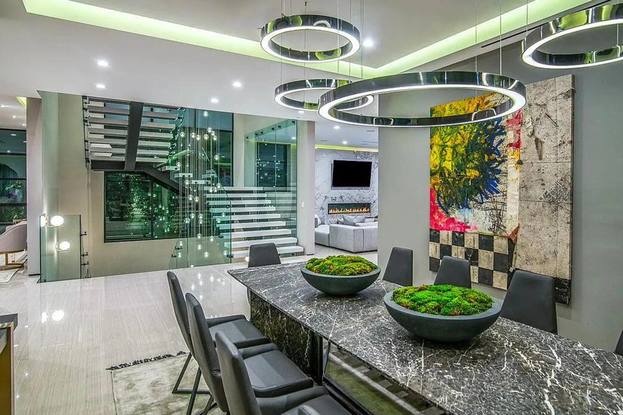 Exclusive Beverly Hills Architectural Estate with Private Pool and Impeccable Amenities — photograph 11
