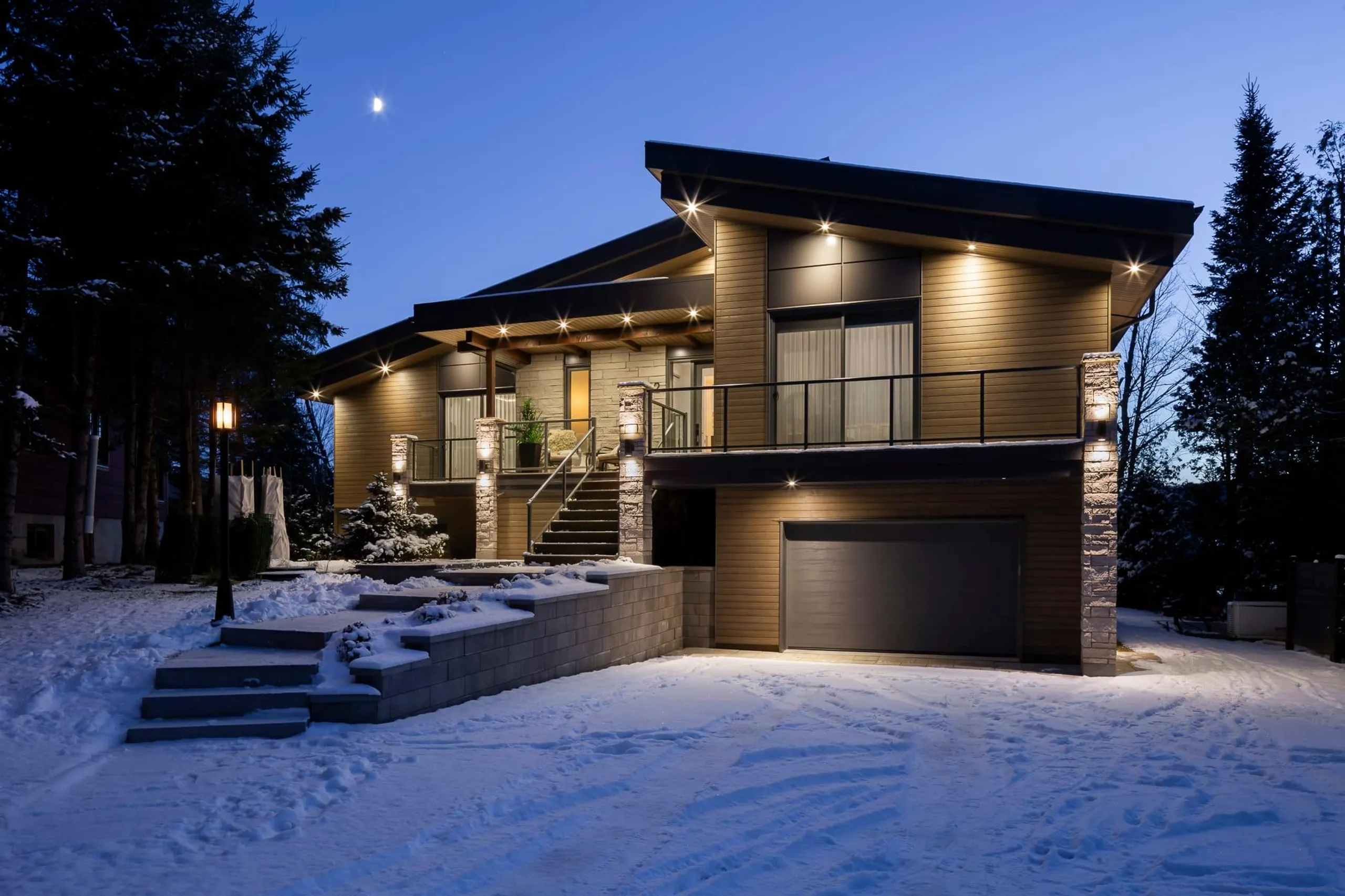 Lakeside Luxury Retreat With Spectacular Views — photograph 2