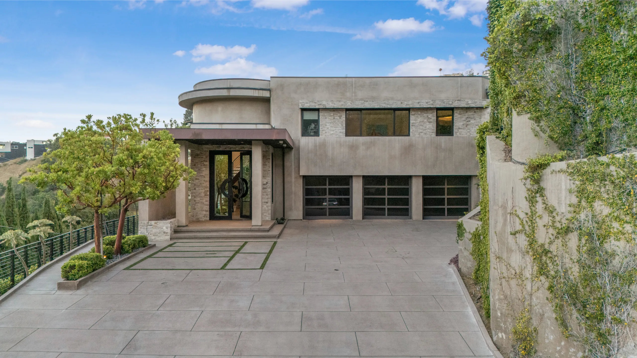 Exclusive Hill Side Estate With Private Pool — photograph 8