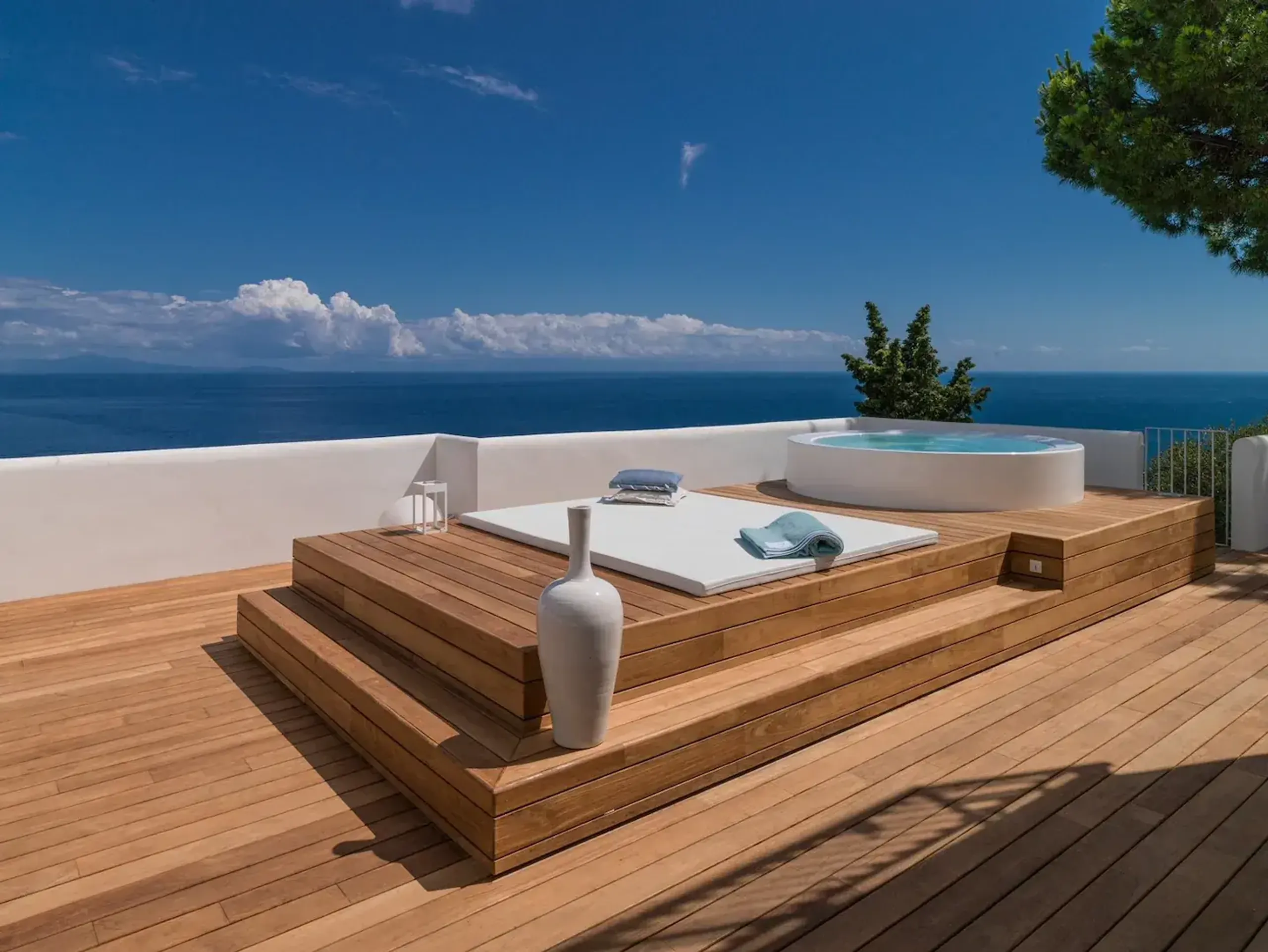 Glamorous Amalfi Coast Villa with Private Pool and Spectacular Views — photograph 4
