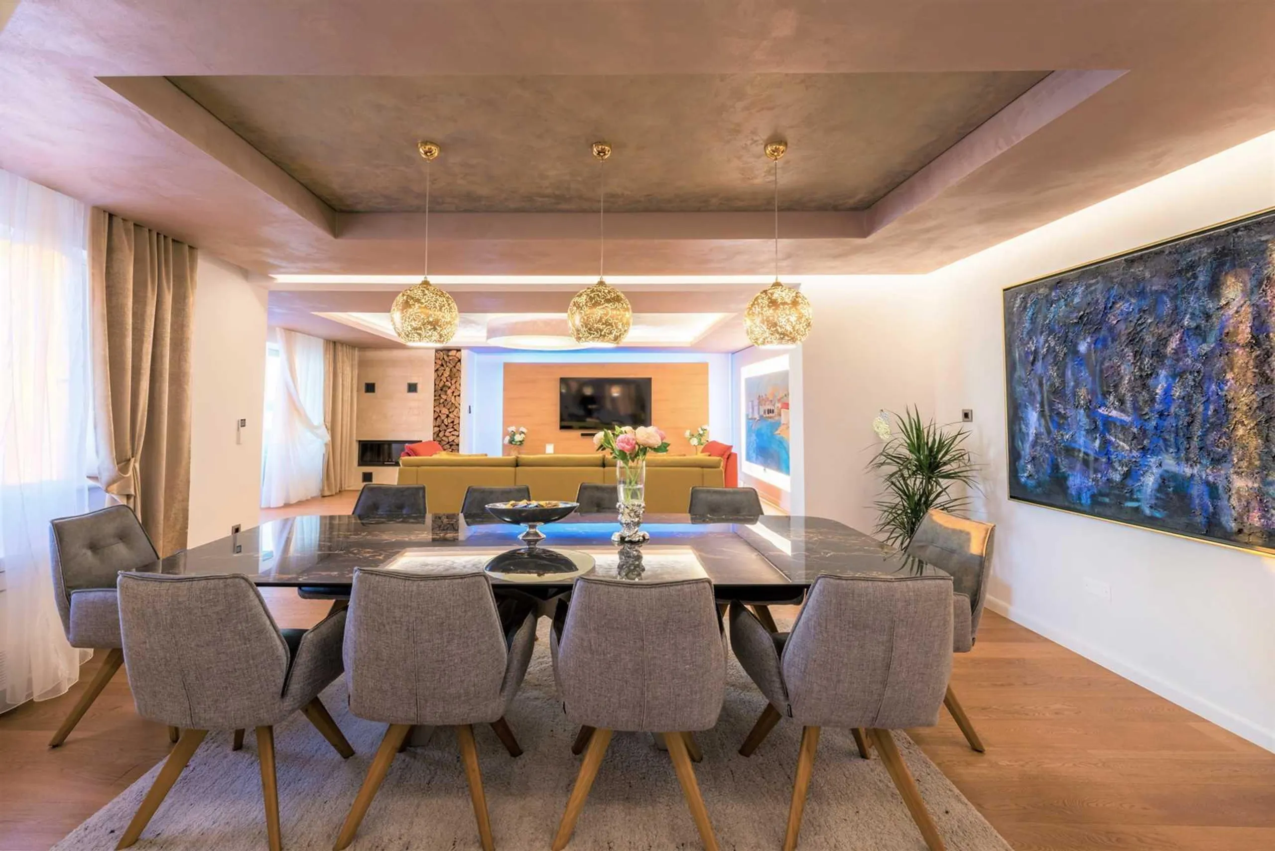 Exquisite Villa with Breathtaking Mountain Scenic Views — photograph 12
