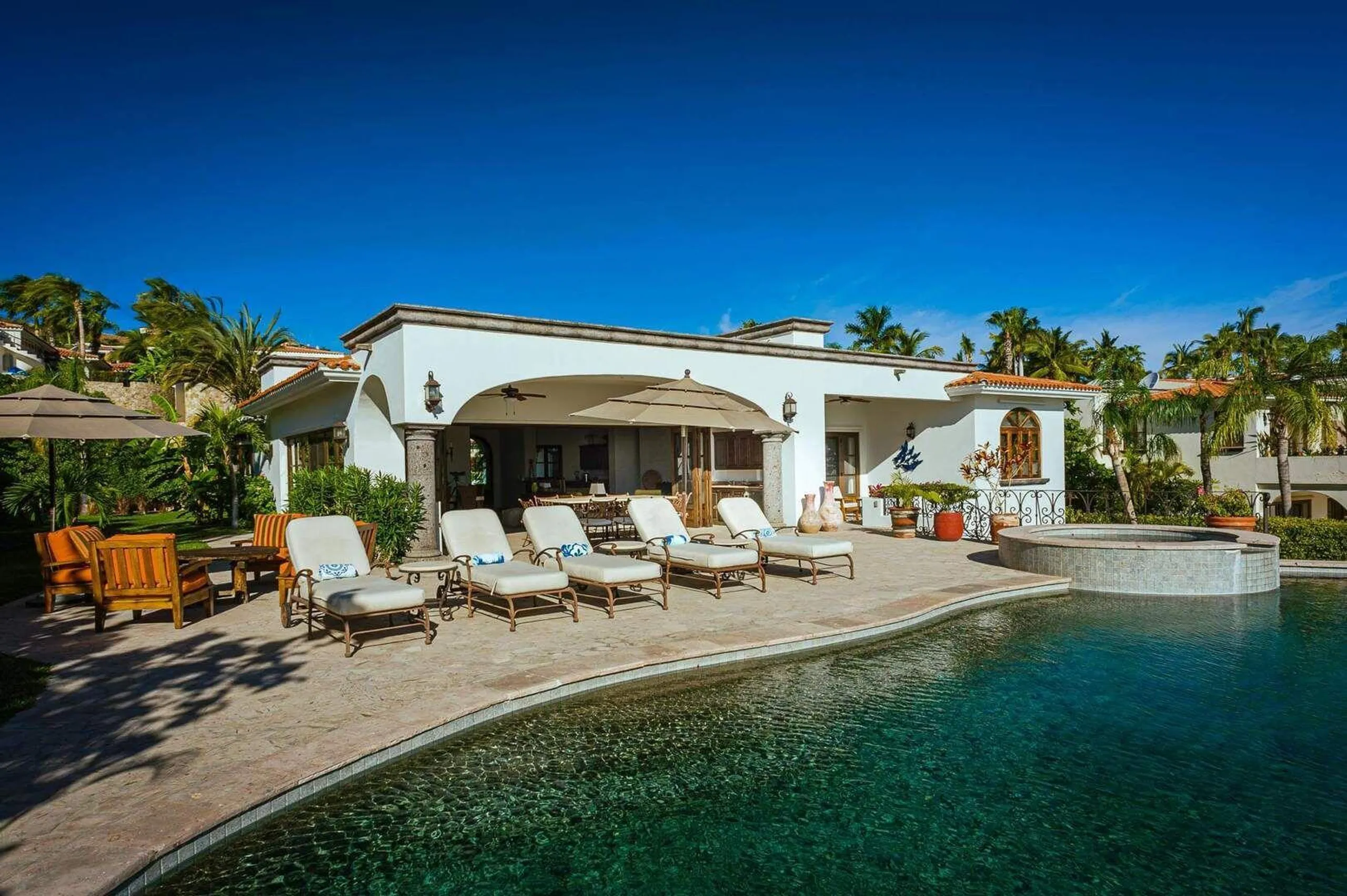 Palmilla Hacienda Sunset Estate with Infinity Pool and Ocean Views — photograph 4