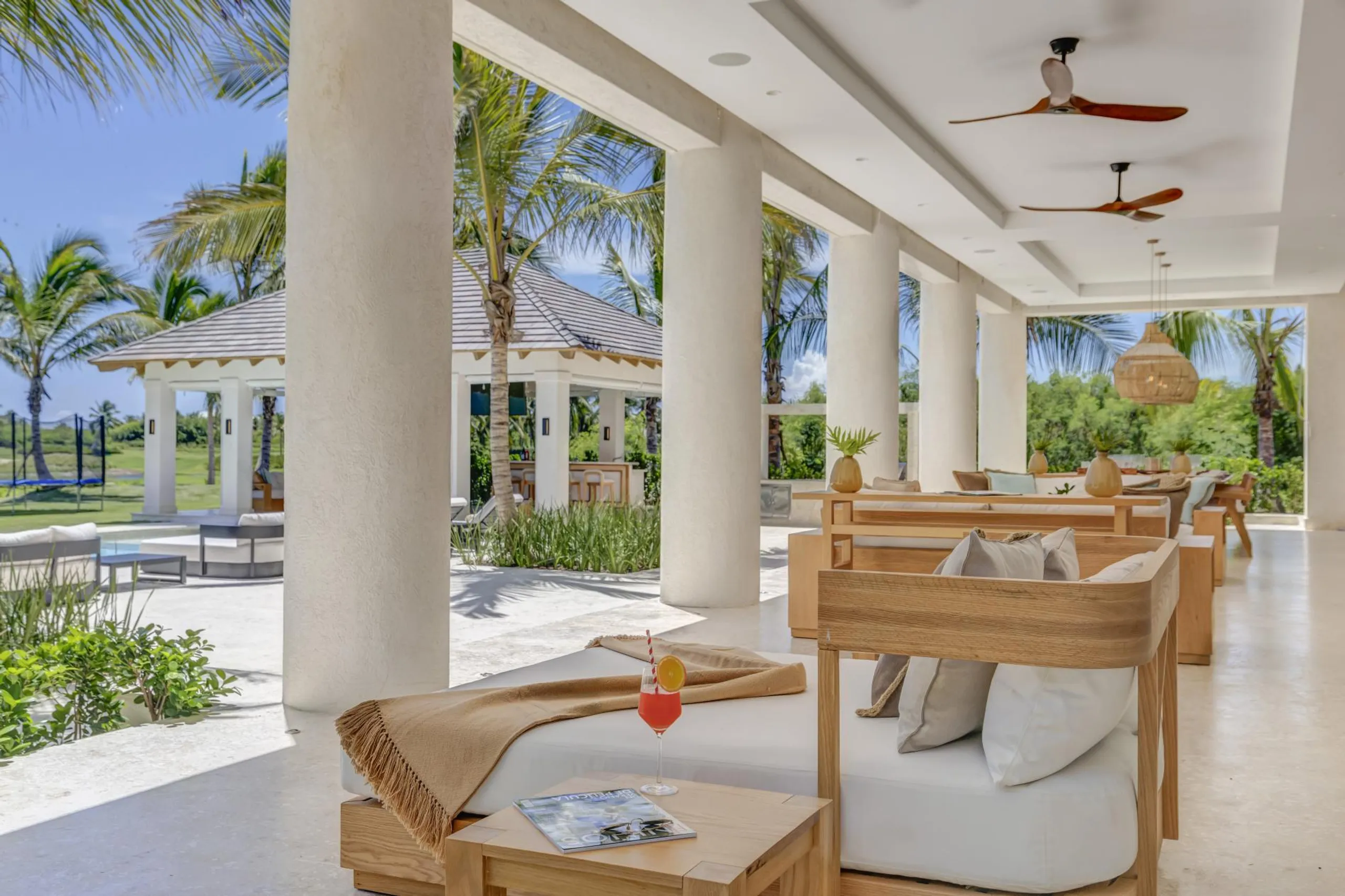 Majestic Haven Villa with Private Pool and Golf View — photograph 9