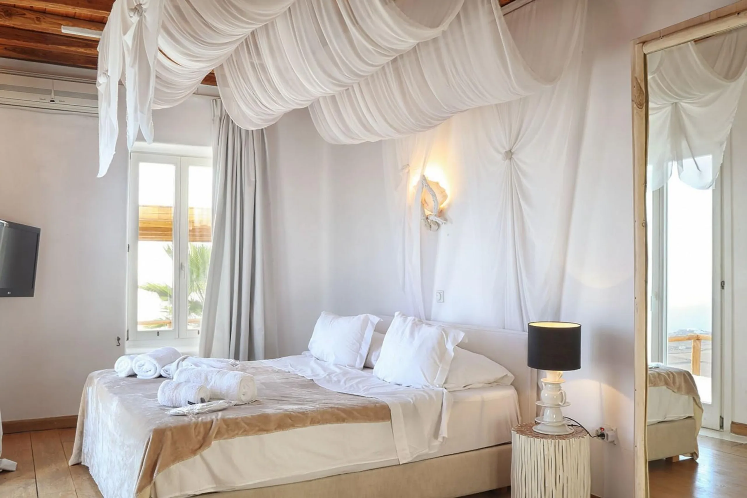 Ultimate Indulgence with Captivating Views with Private Heated Pool and Jacuzzi — photograph 10