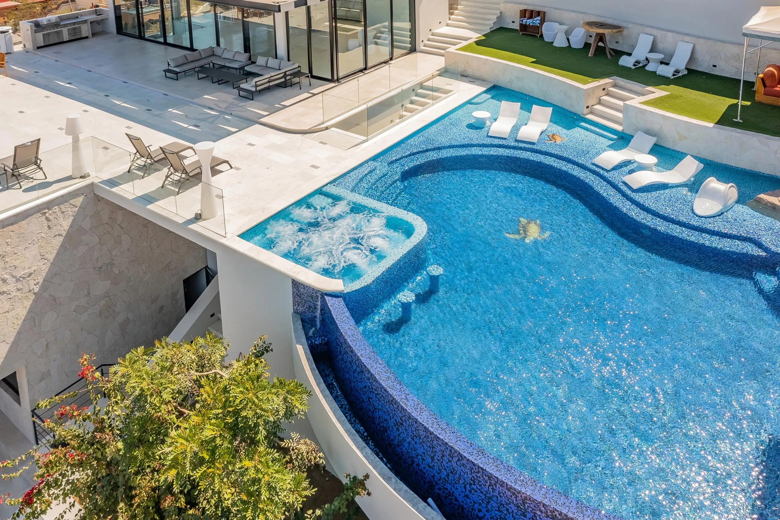 Stunning Modern Contemporary Mansion with Infinity Pool in El Pedregal — photograph 4