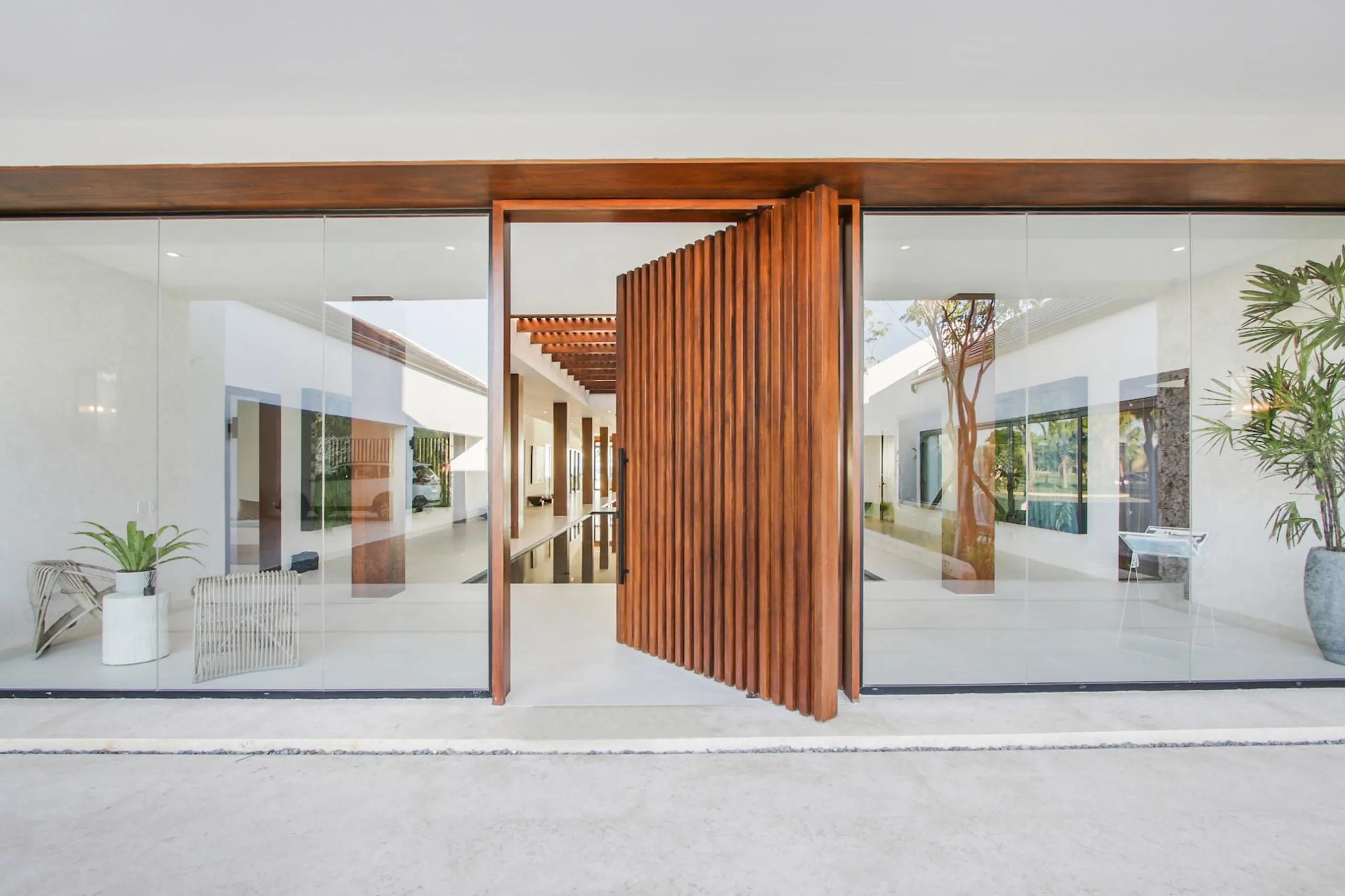 Sumptuous 12BR Sanctuary with Private Pool and Stunning Views — photograph 7
