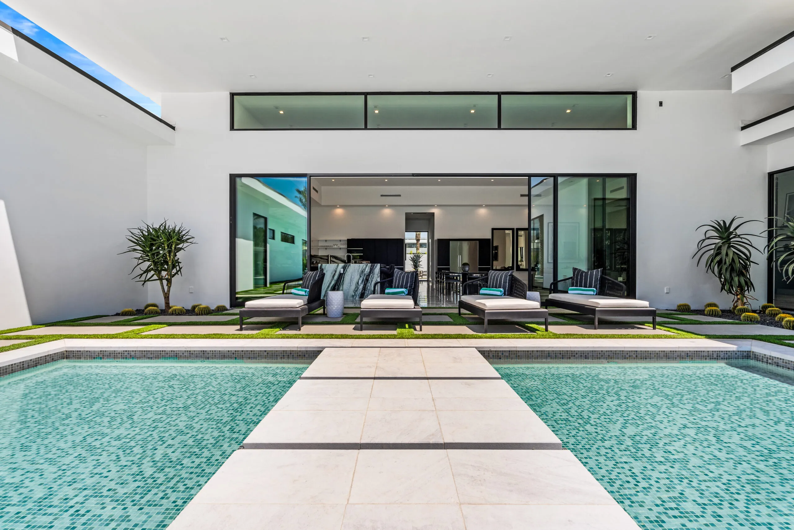 Top-Tier Eight Bedroom Villa with Private Pool and Impeccable Landscaping — photograph 3