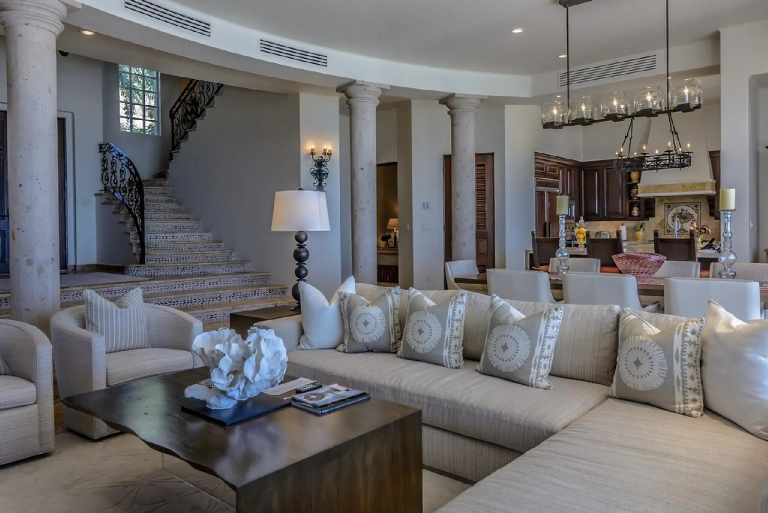 Stunning Contemporary Los Cabos Oceanfront Estate  with Infinity Pool and Sweeping Ocean Views — photograph 9