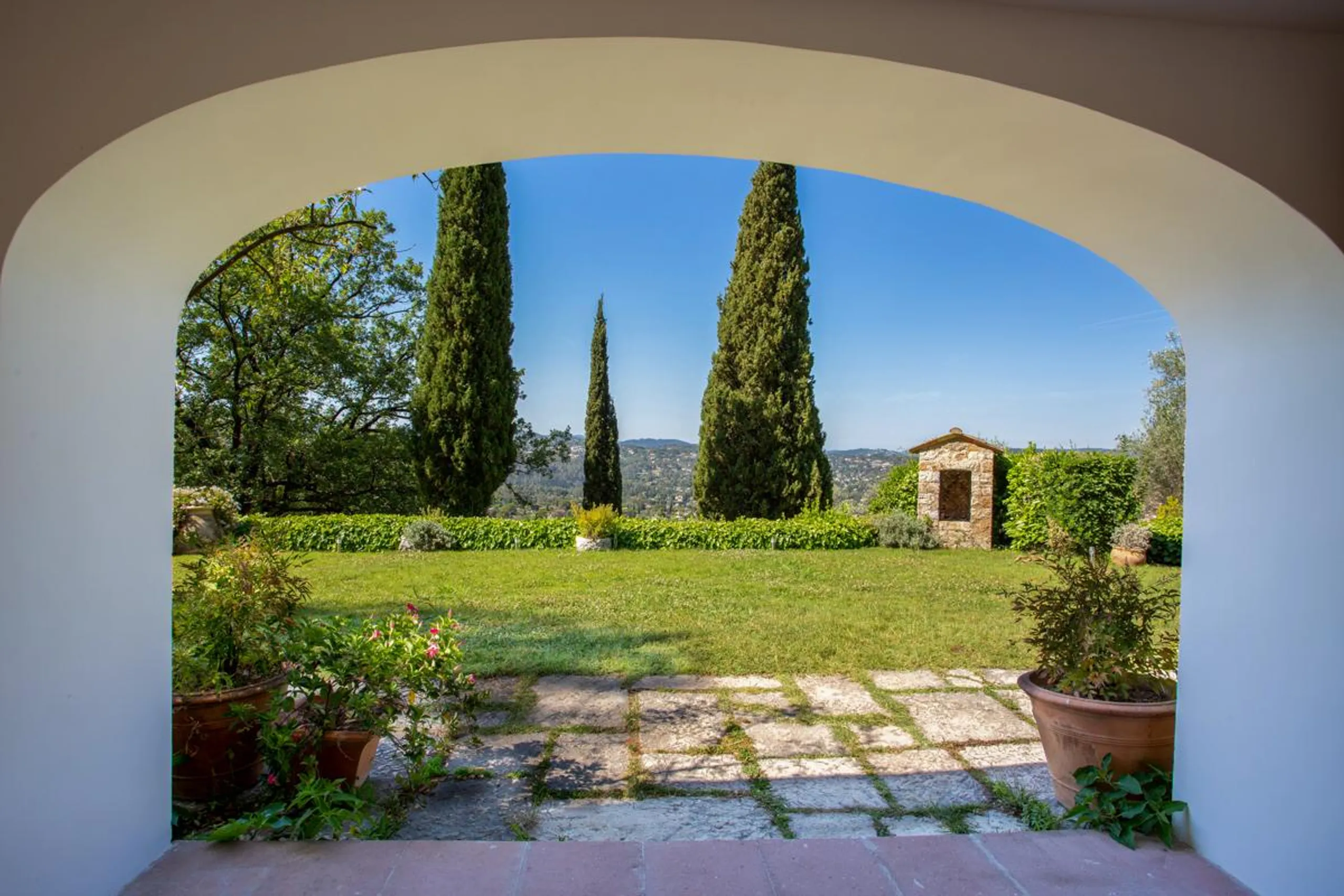 Historic 5-Bedroom Villa Near Cannes with Private Pool, Scenic Views, & Tranquil Grounds — photograph 12