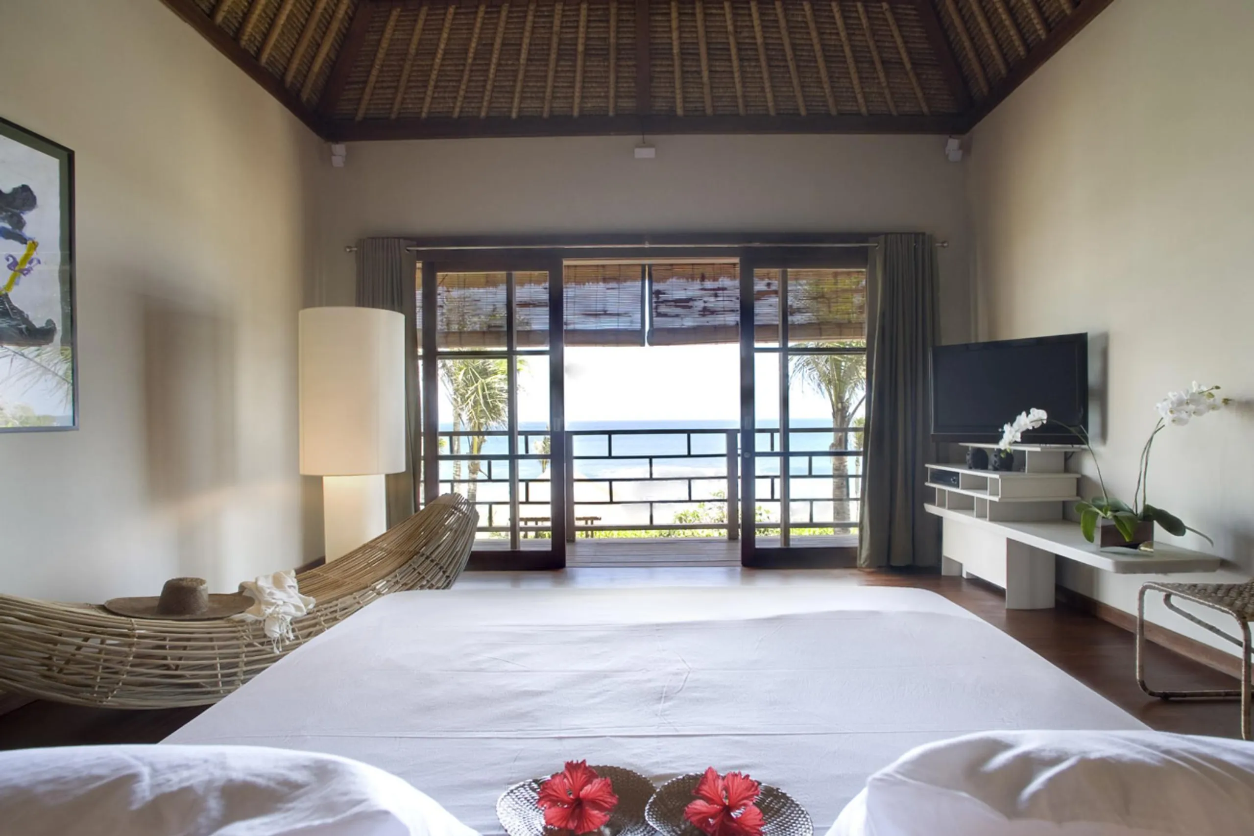 Bali Beachfront Villa with Infinity Pool and Ocean Views — photograph 7