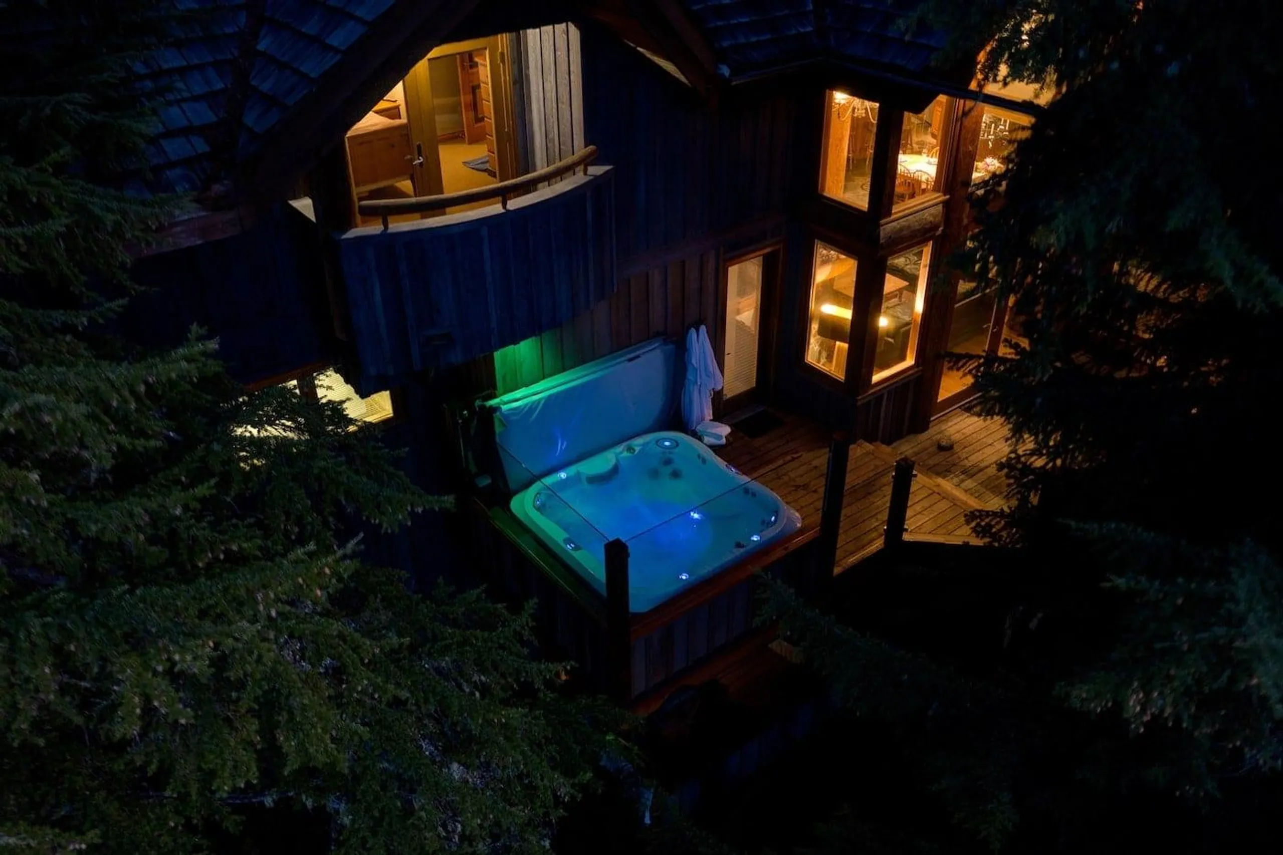 A High-End Retreat with Scenic Mountain Views, Lavish Pool, and Elegant Amenities VILLAWAY® — photograph 4