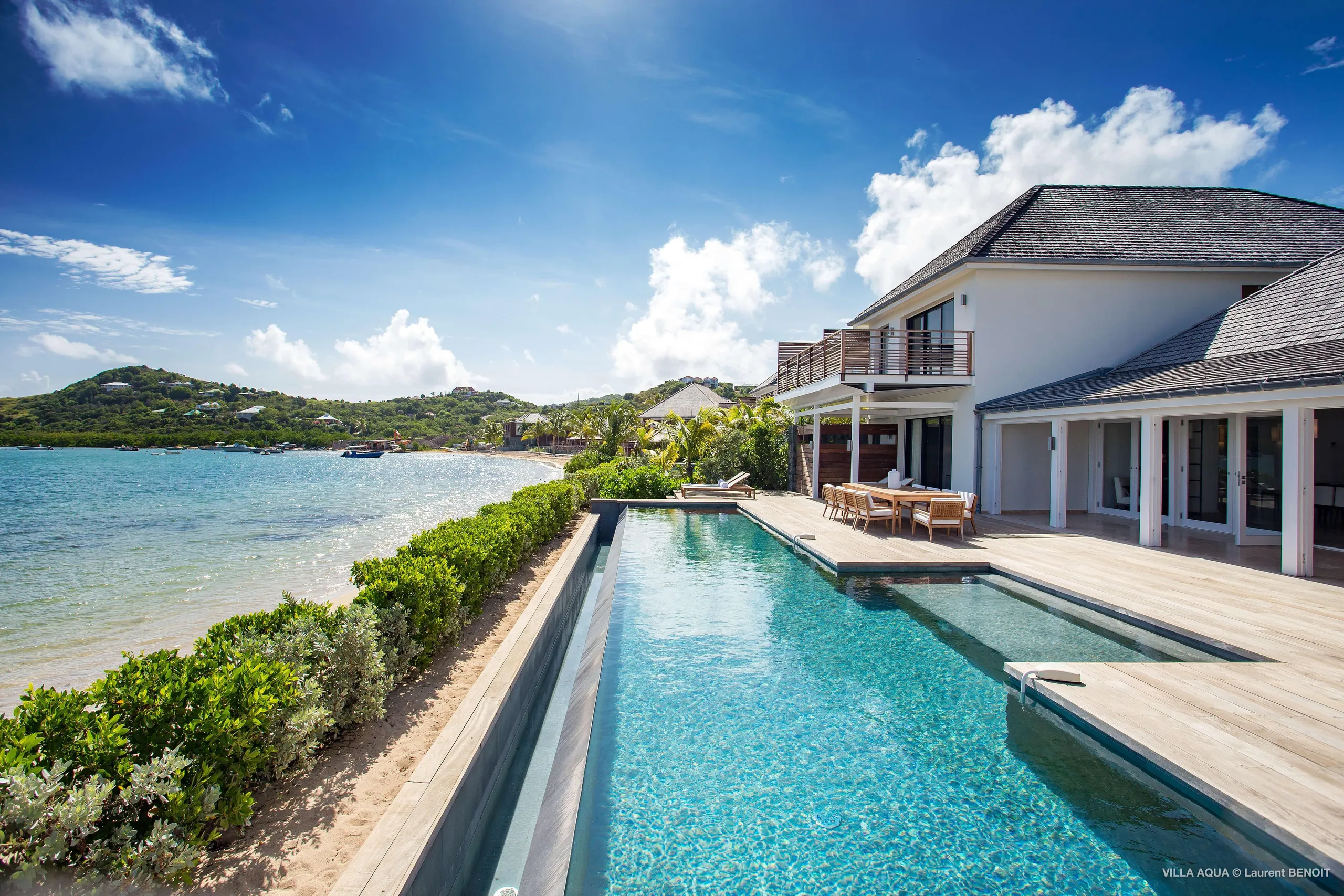 Chic Beachfront Contemporary Villa with Private Pool and Amazing Ocean Views — photograph 9