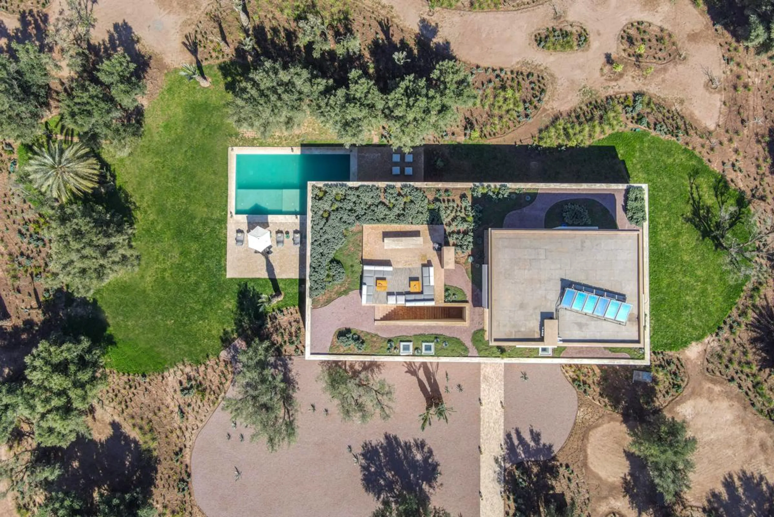 Serene Marrakech Villa with Private Pool and Outdoor Terraces — photograph 5