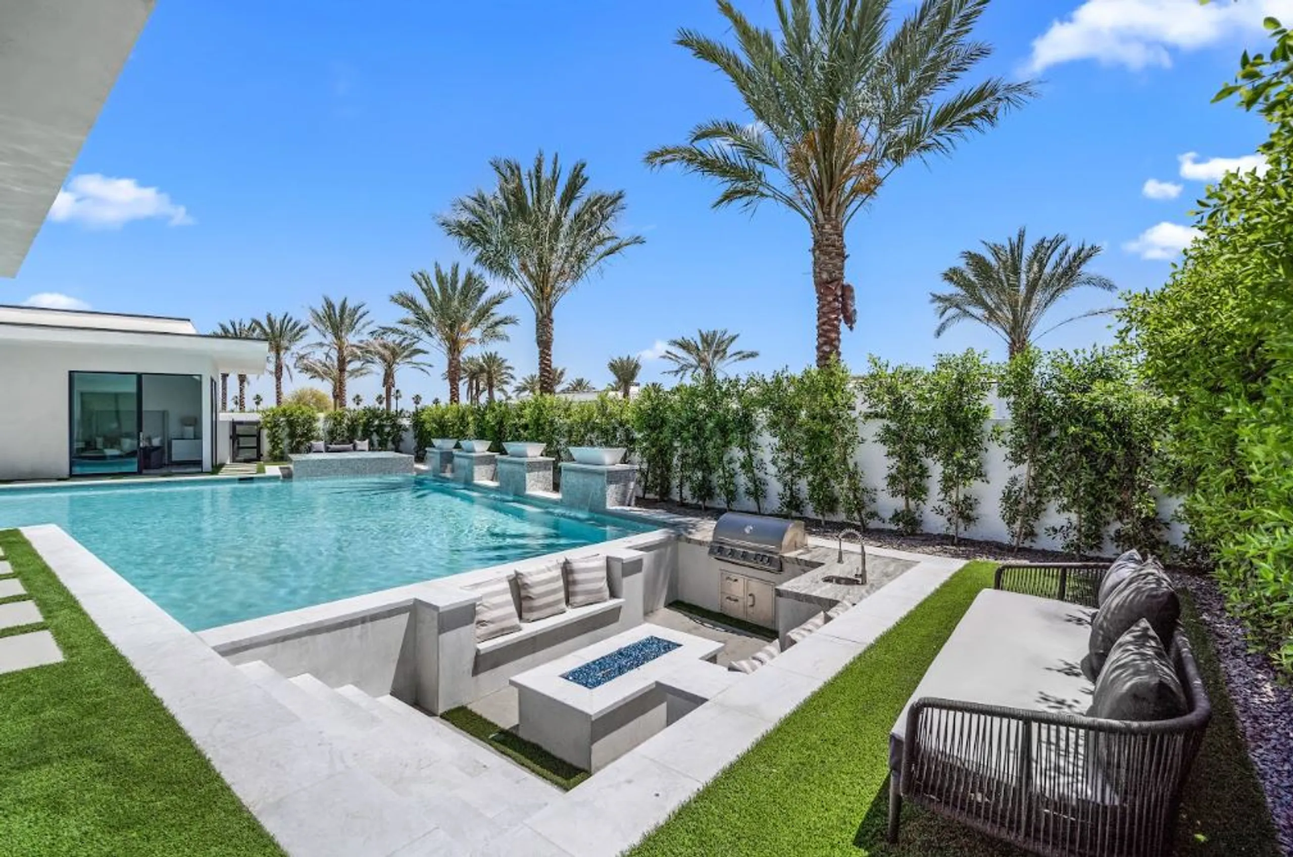 Chic Modern Villa with Private Pool and Next to Madison Club & Polo Grounds — photograph 12