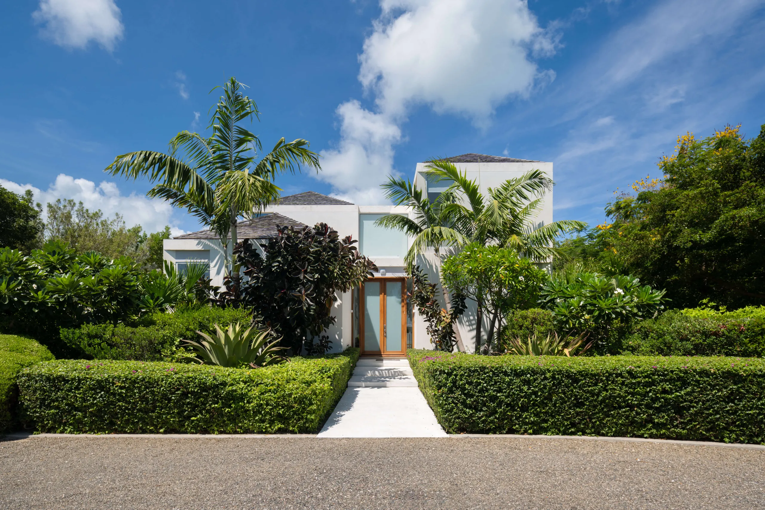 Prestigious Blue Cay Estate with Private Infinity Pool, Canal Views and Beach Access — photograph 7