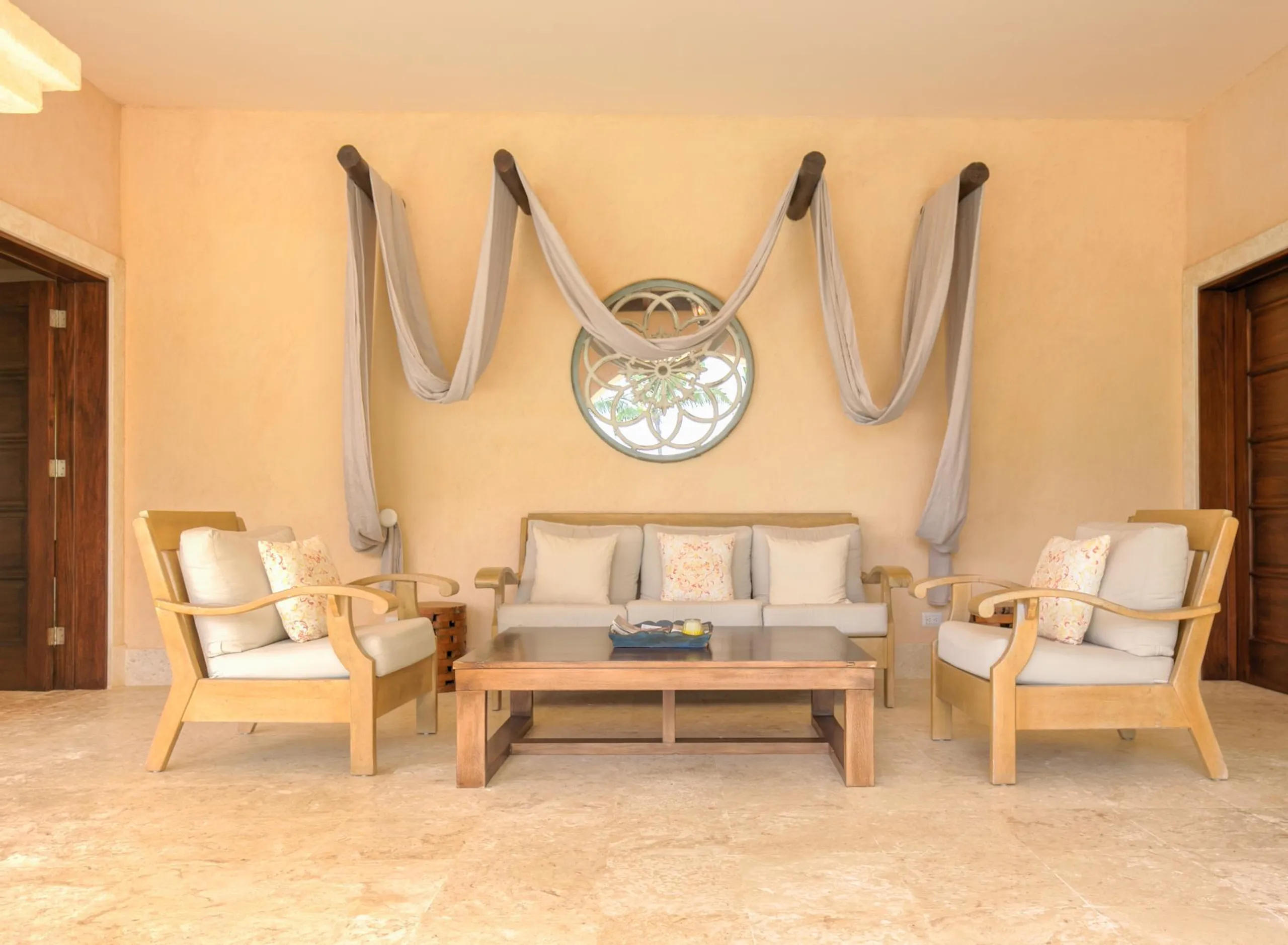 Spacious Tropical Villa with Private Swimming Pool and Spacious Living Areas — photograph 9
