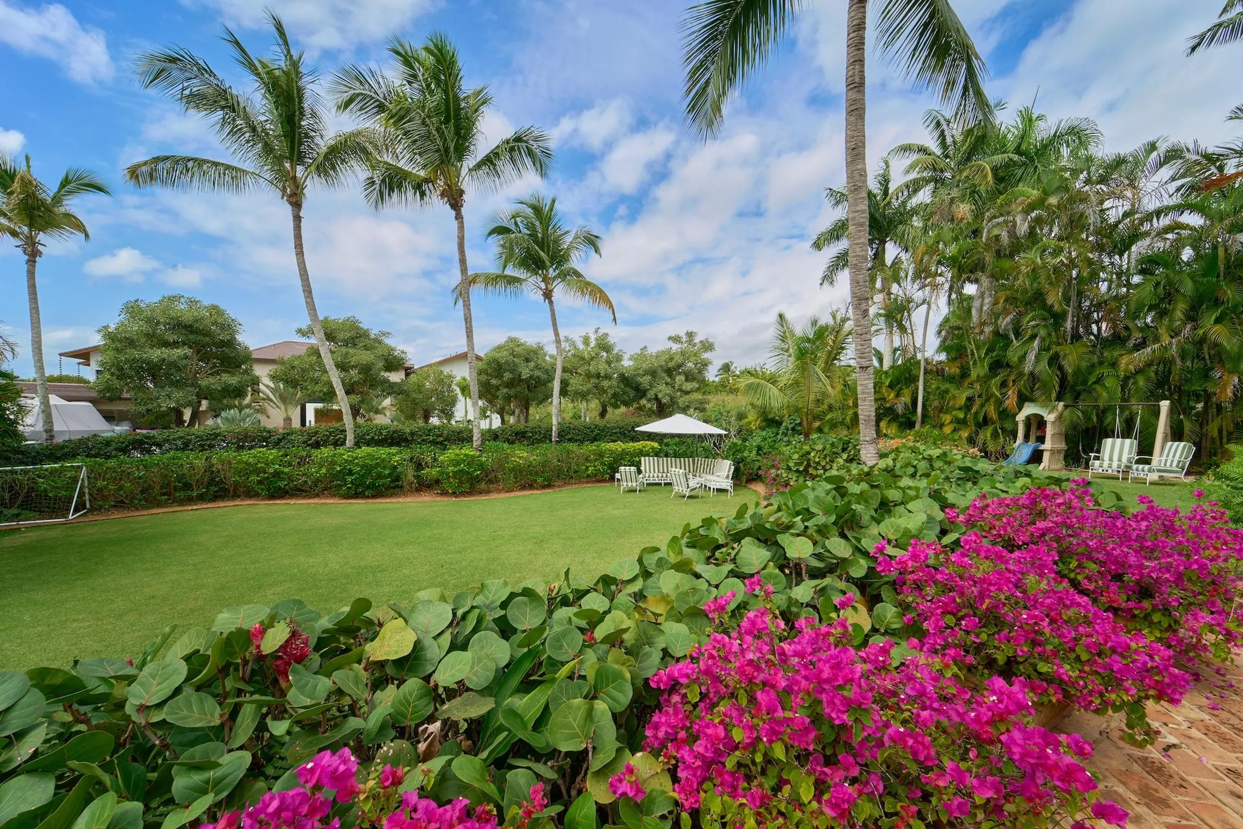 Exquisite 5BR Villa with Breathtaking River and the Caribbean Sea Views — photograph 4