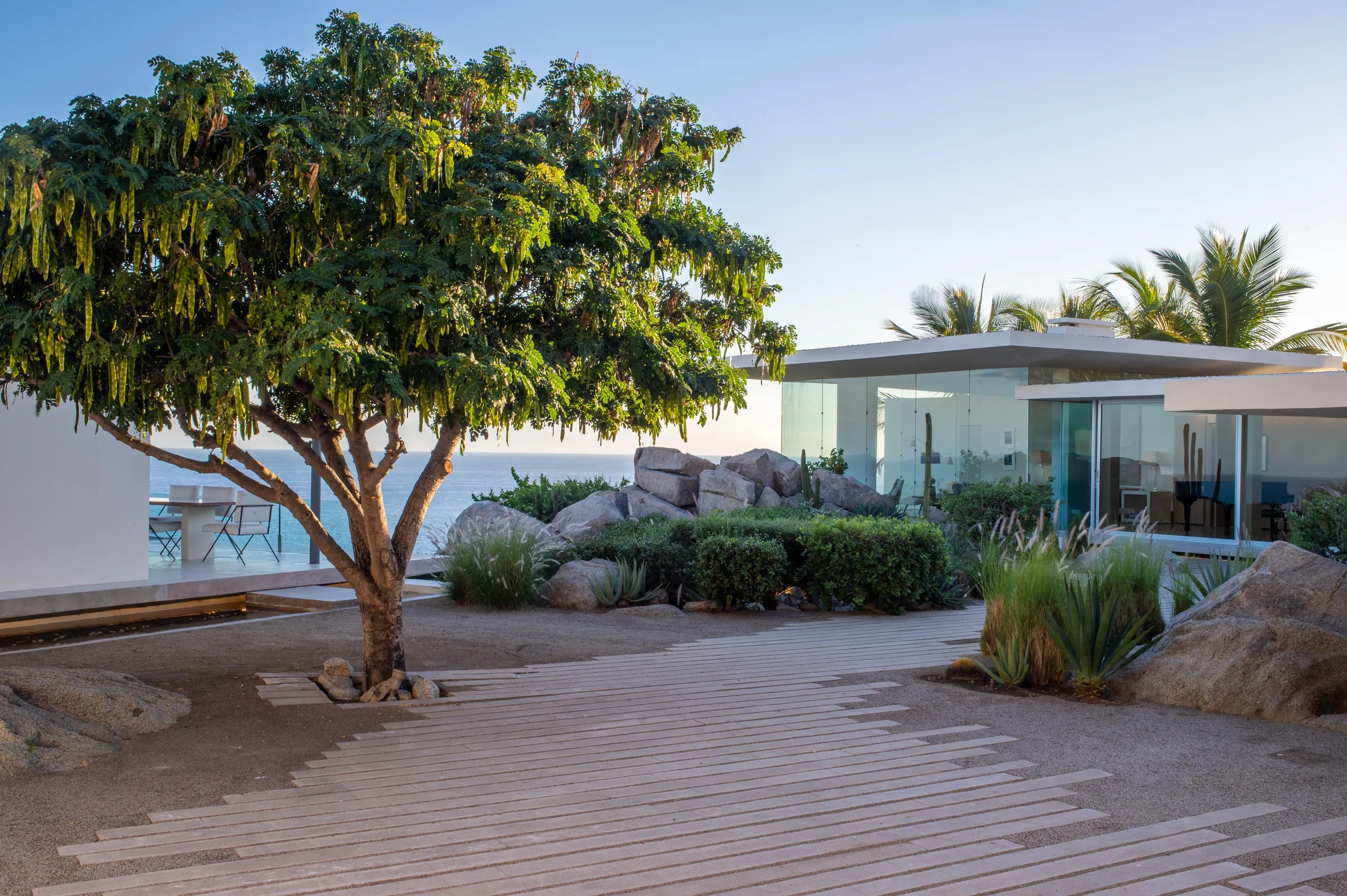 Captivating Cabo San Lucas Villa with Invigorating Pool and Stunning Ocean Views — photograph 7