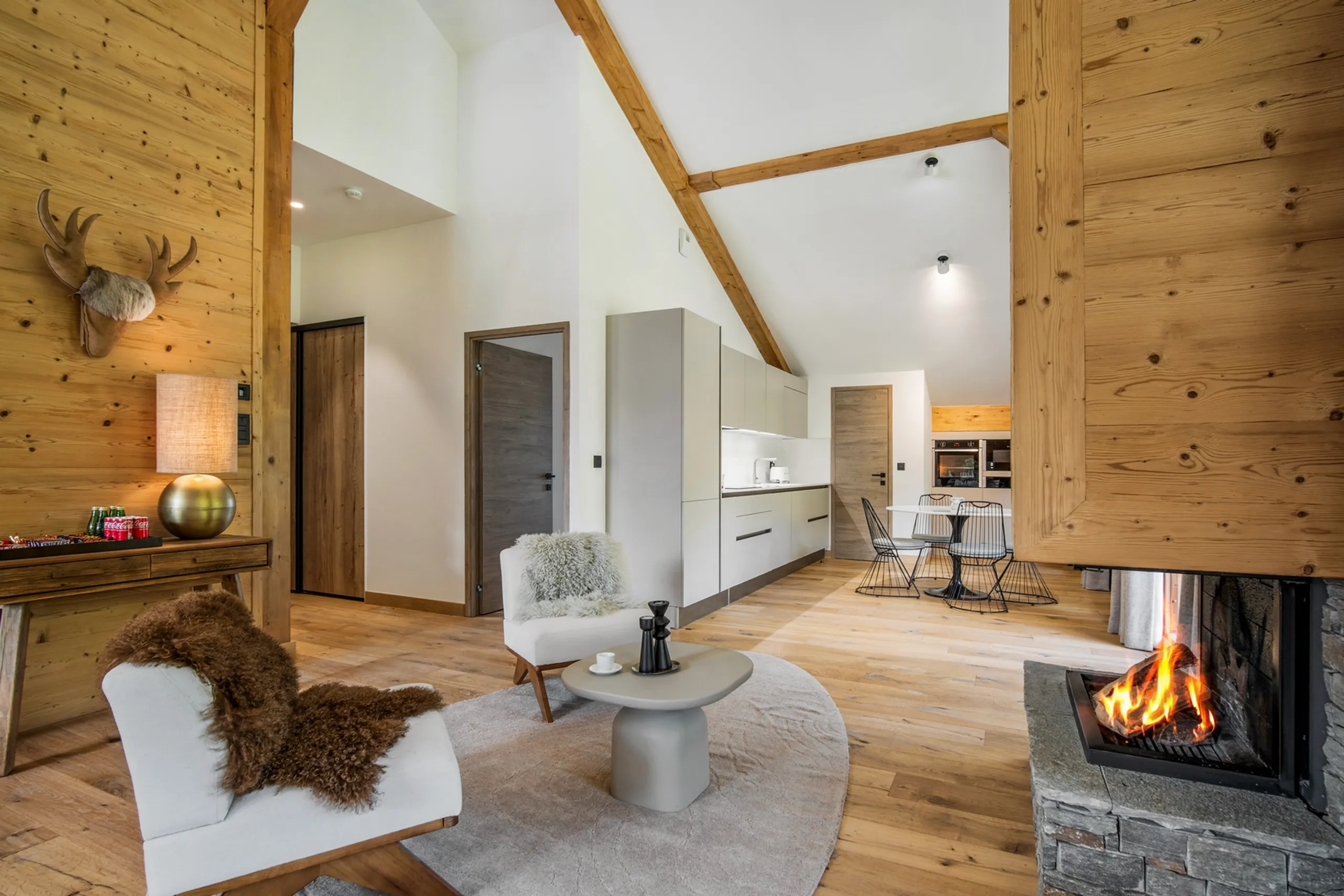 Refined Courchevel 4Bedroom Villa with Mountain Views — photograph 11