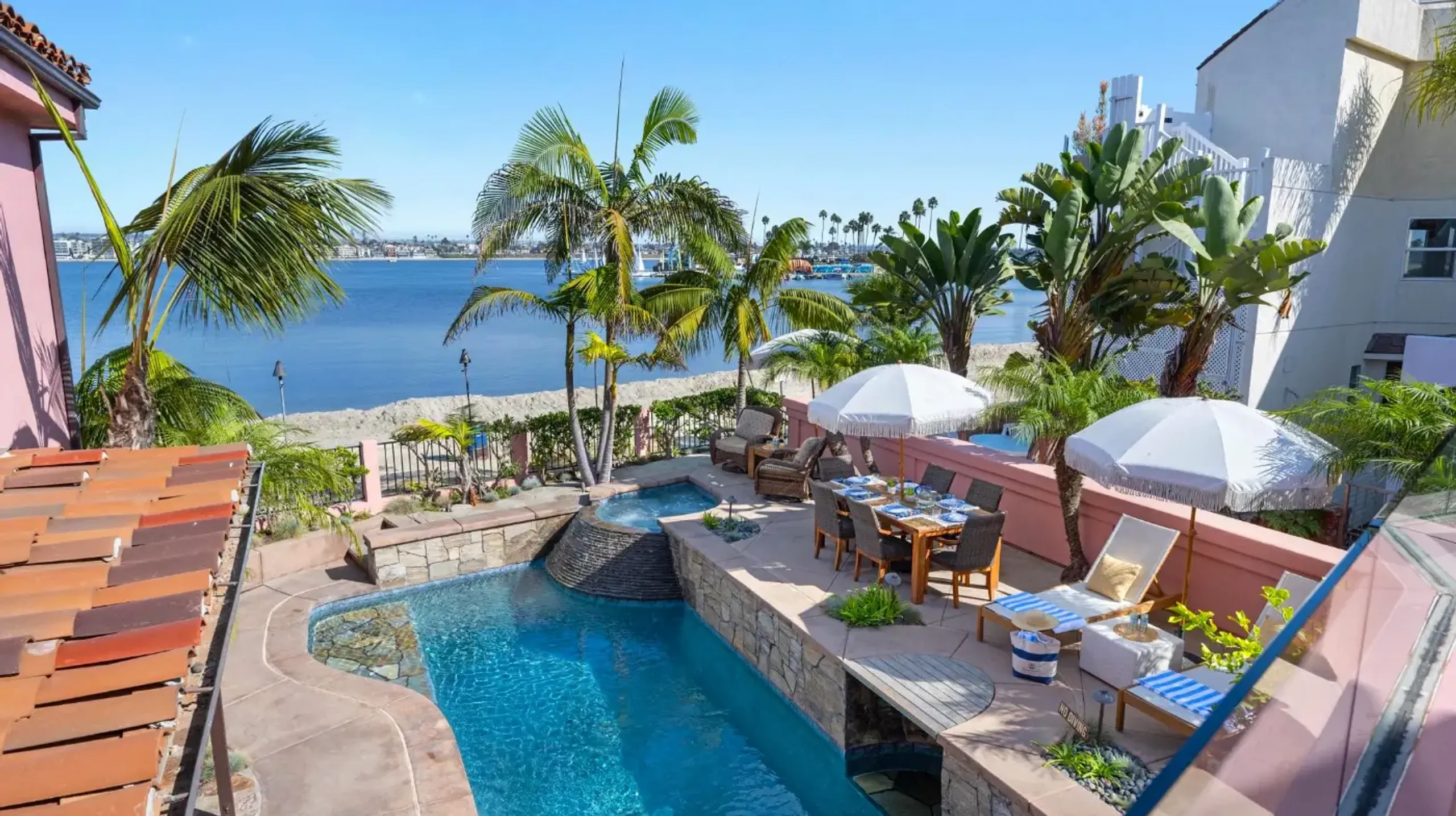 Exhilarating Mission Bay Waterfront Villa with Private Pool, Spa, Bay Views & Beach Access, San Diego