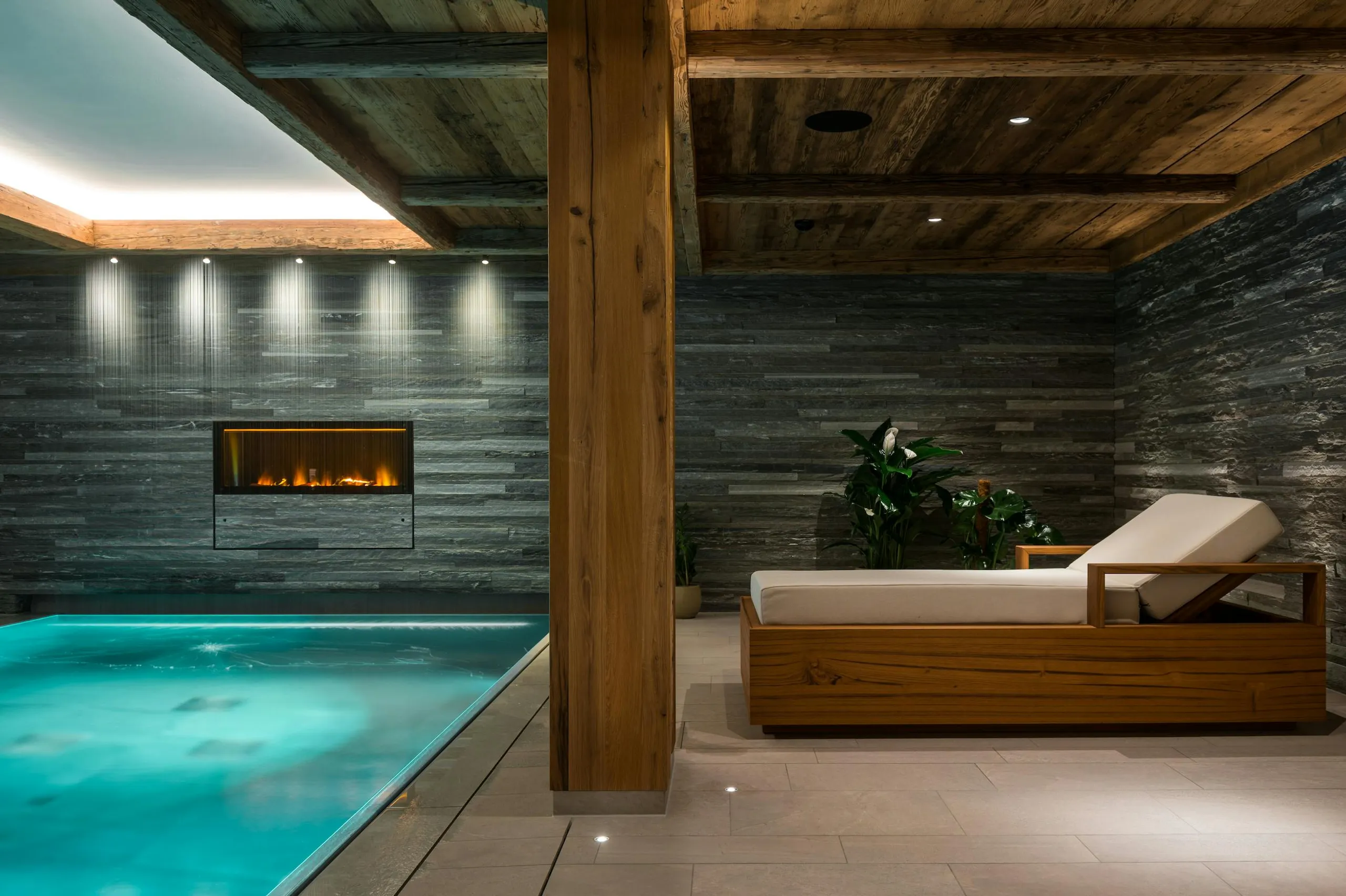 Ultra Luxe Chalet Altius with Commanding View and Luxury Amenities — photograph 9