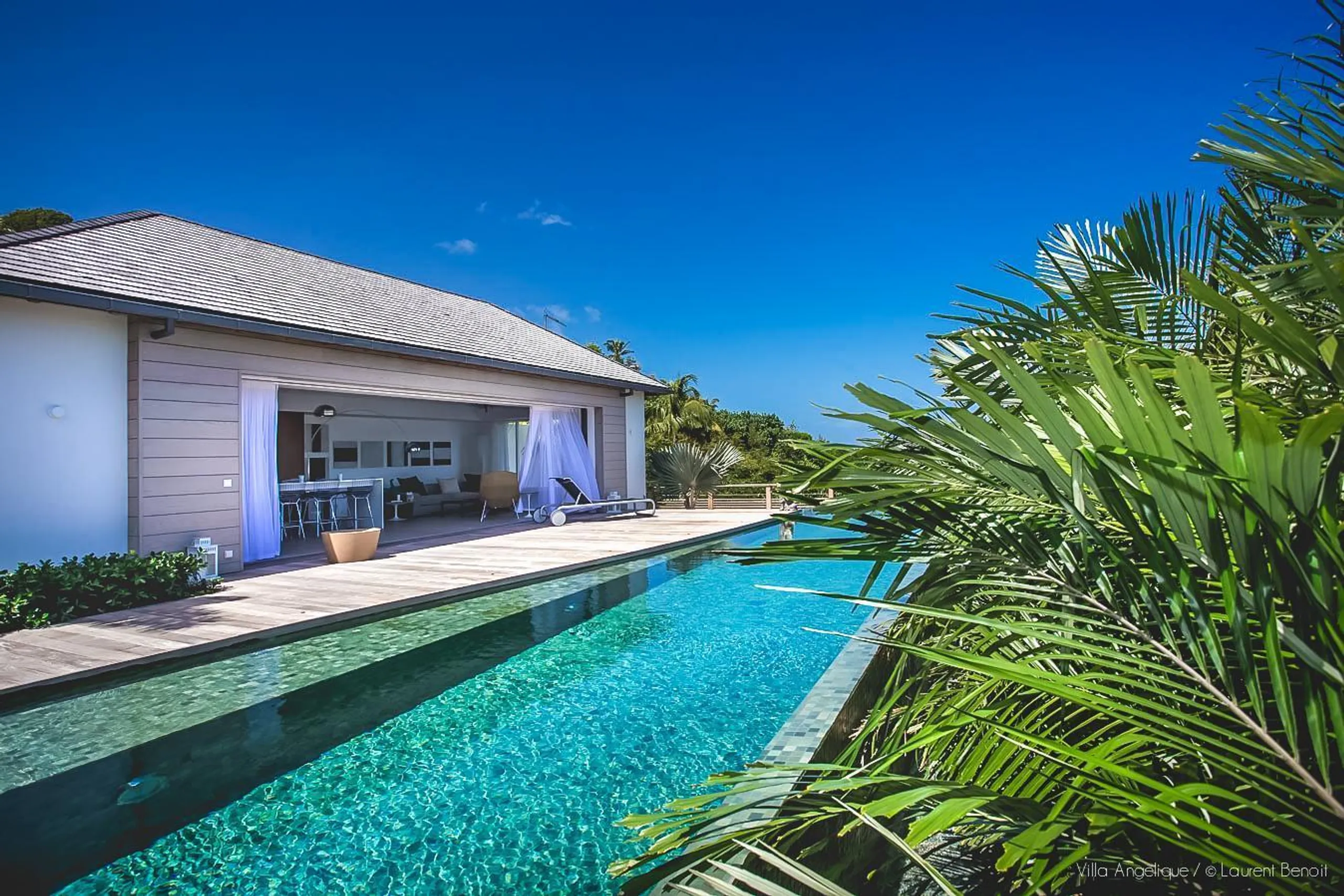 Plentiful Paradise St Jean Estate with Private Pool and Fitness Room — photograph 3