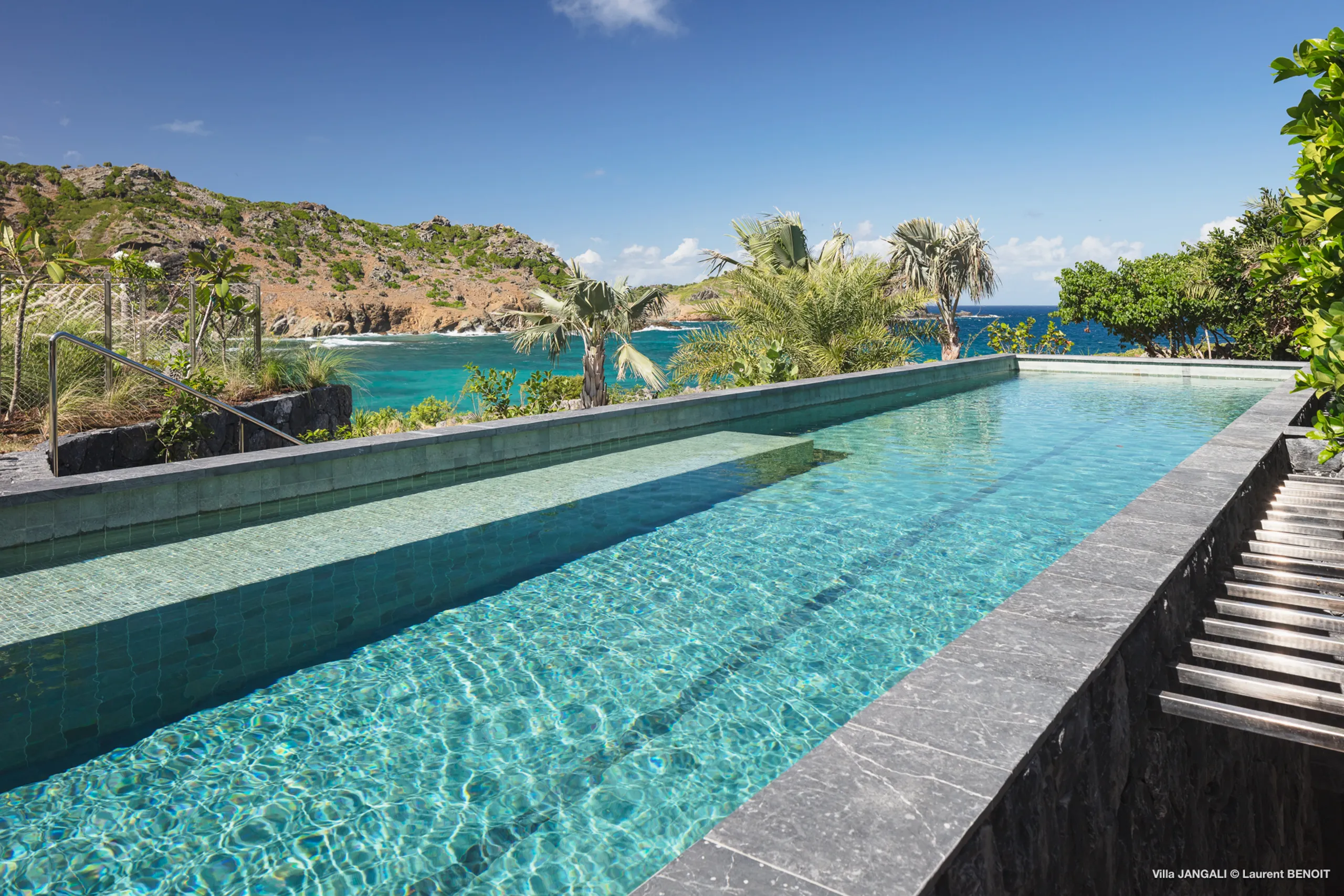 Serene Flamands Estate with Gardens, Heated Pool & Ocean Views — photograph 7
