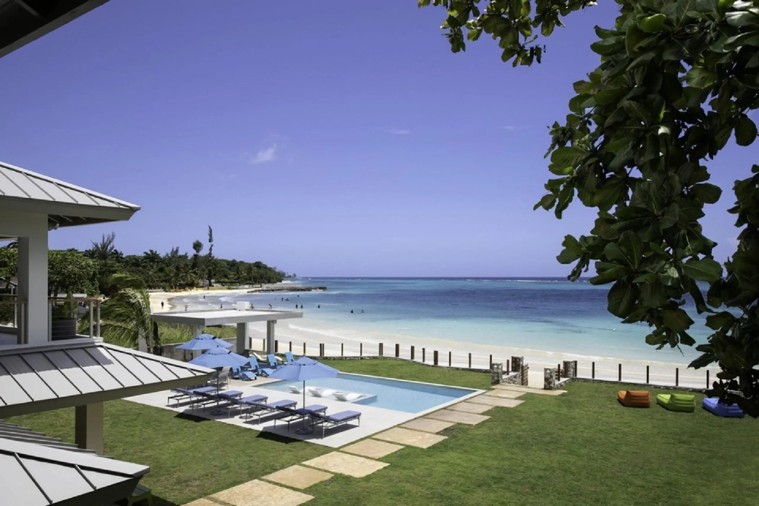 Contemporary Beachfront Villa with Secluded White Sand Beach, Old Fort Bay