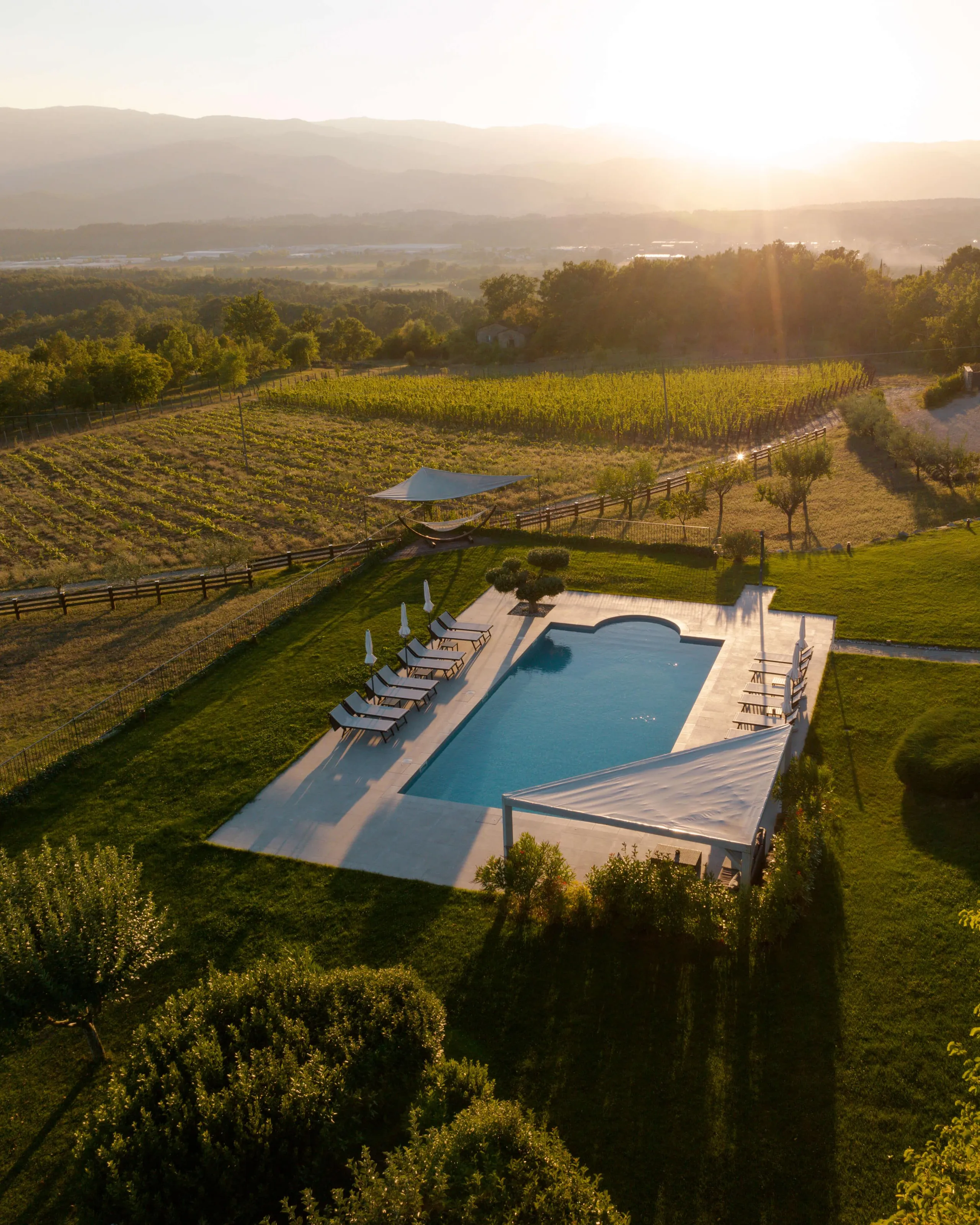 Spacious Tuscan Stone Villa with Pool, Garden, and Scenic Views — photograph 8