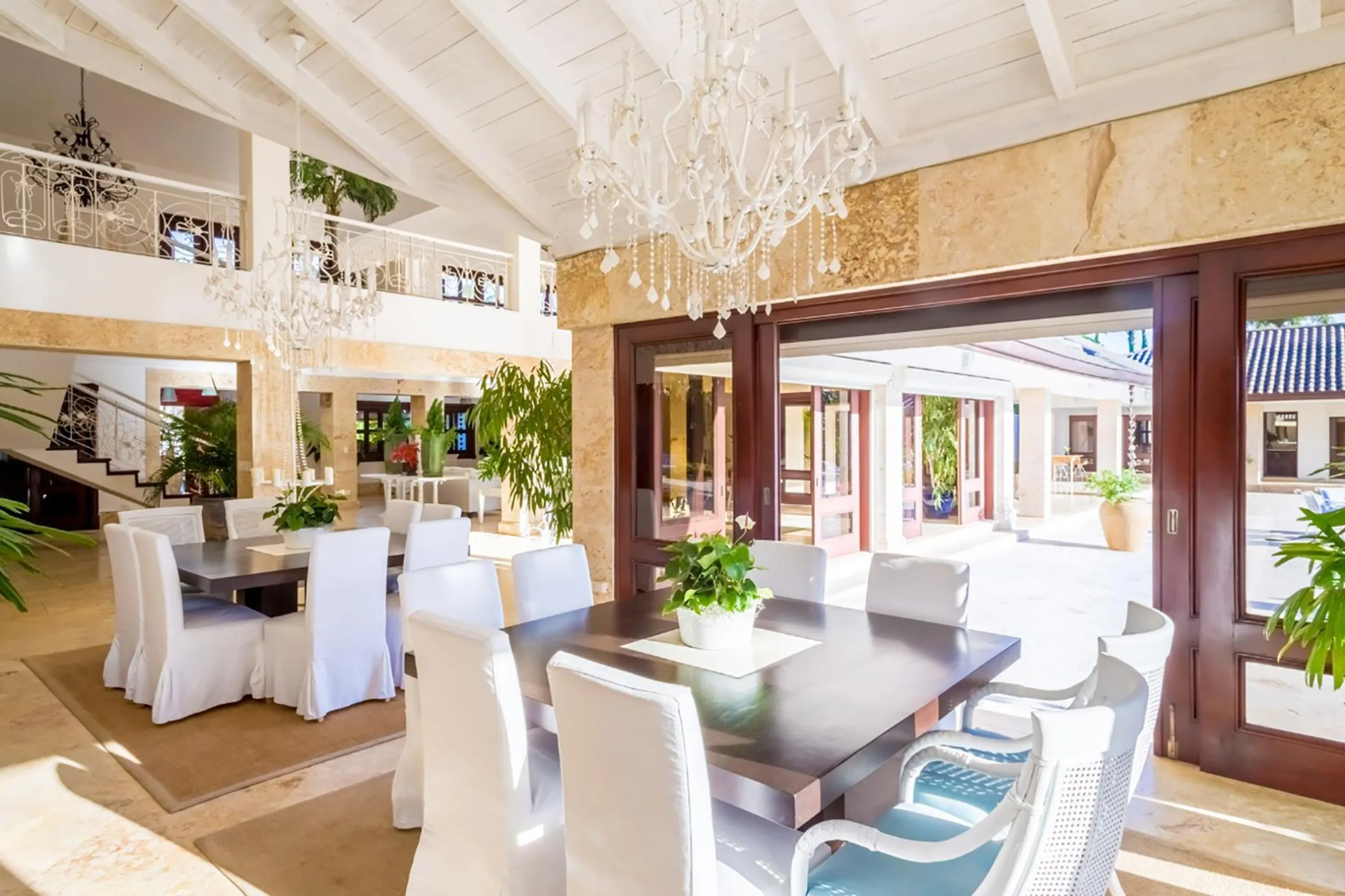 Majestic Grand Villa with Private Pool and Par-3 Golf Hole — photograph 12