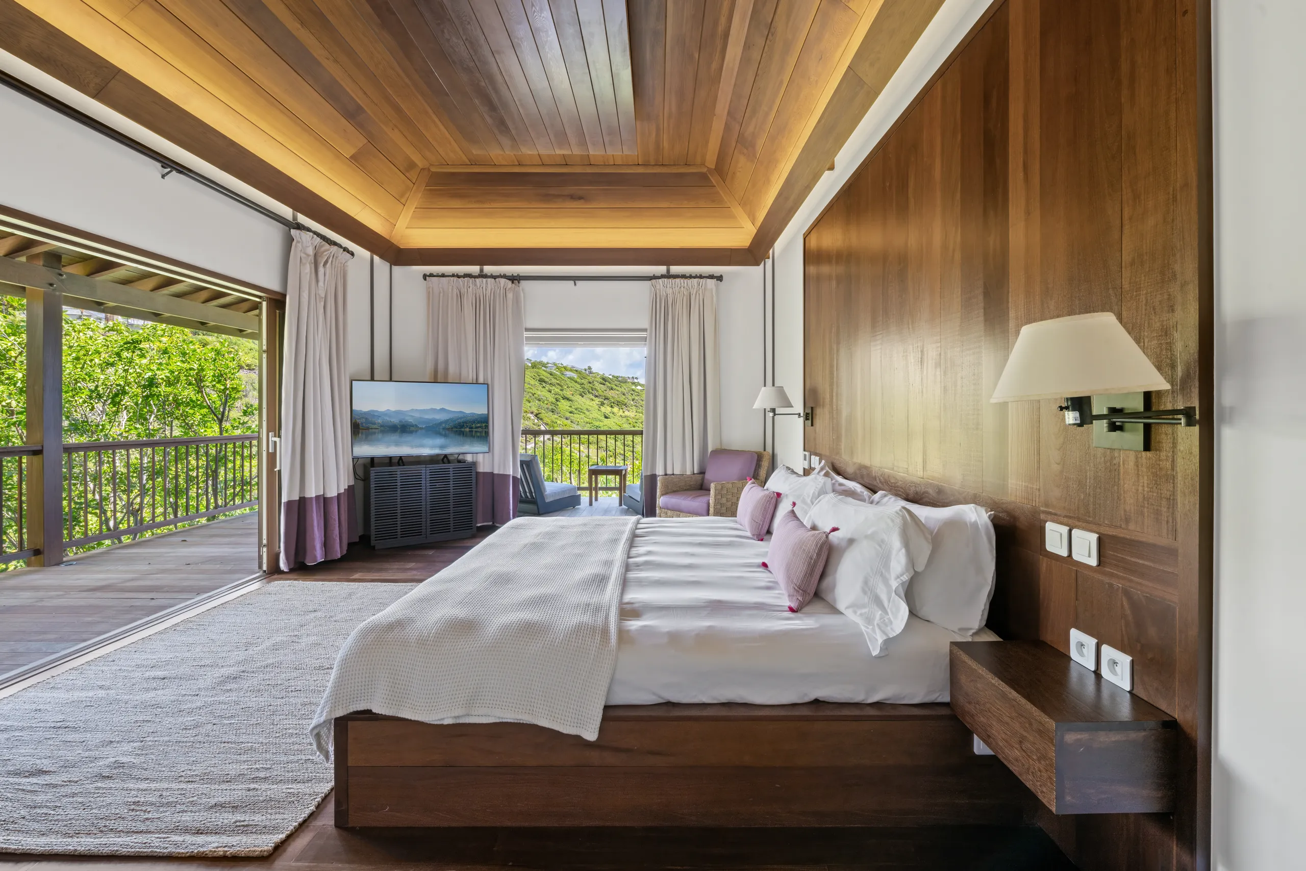 Classic St. Barth Style Villa with Heated Pool & Bay Views — photograph 12