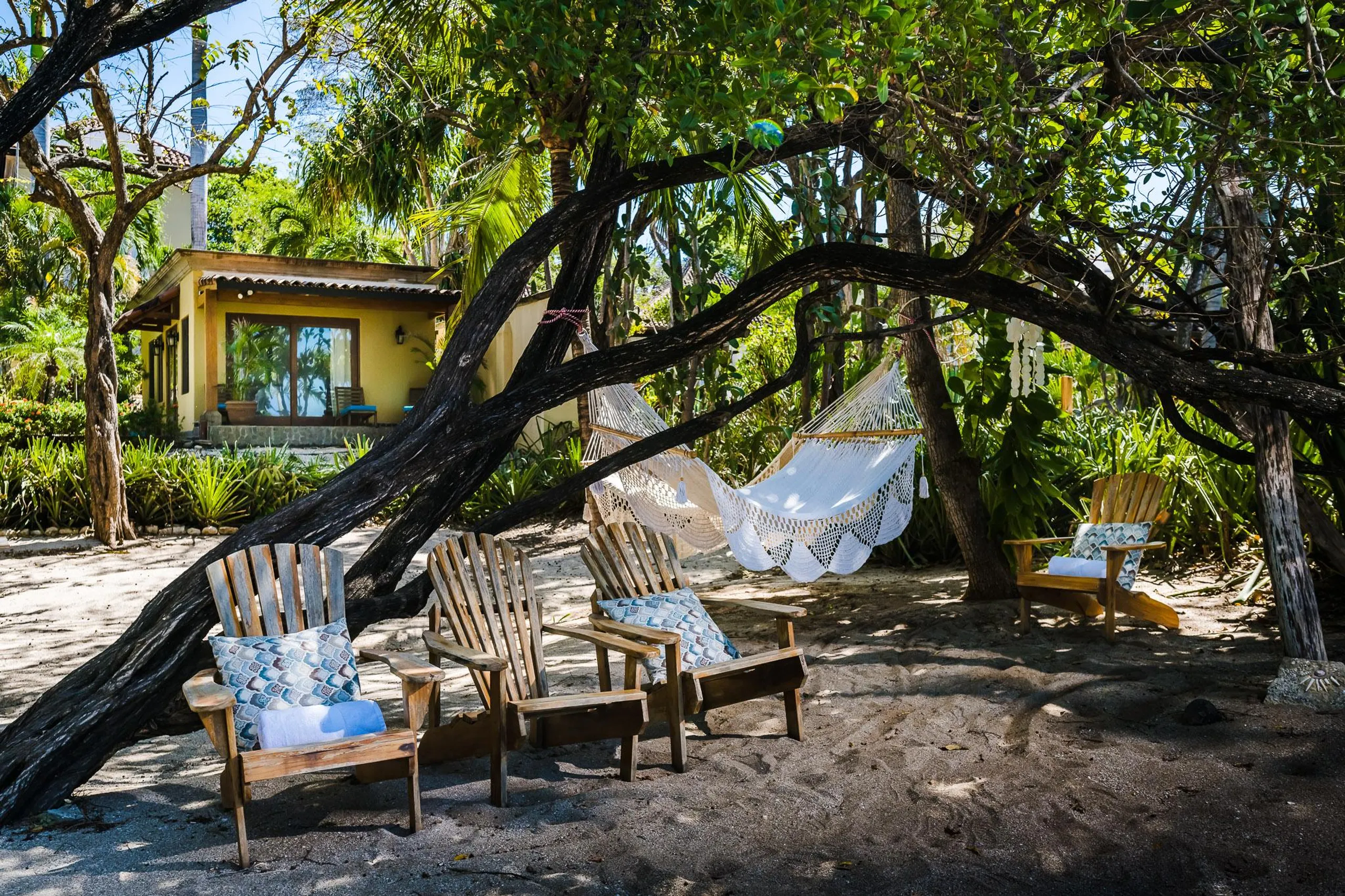 Plentiful Playa Longosta Villa with Private Pool and Walks to Beach — photograph 3