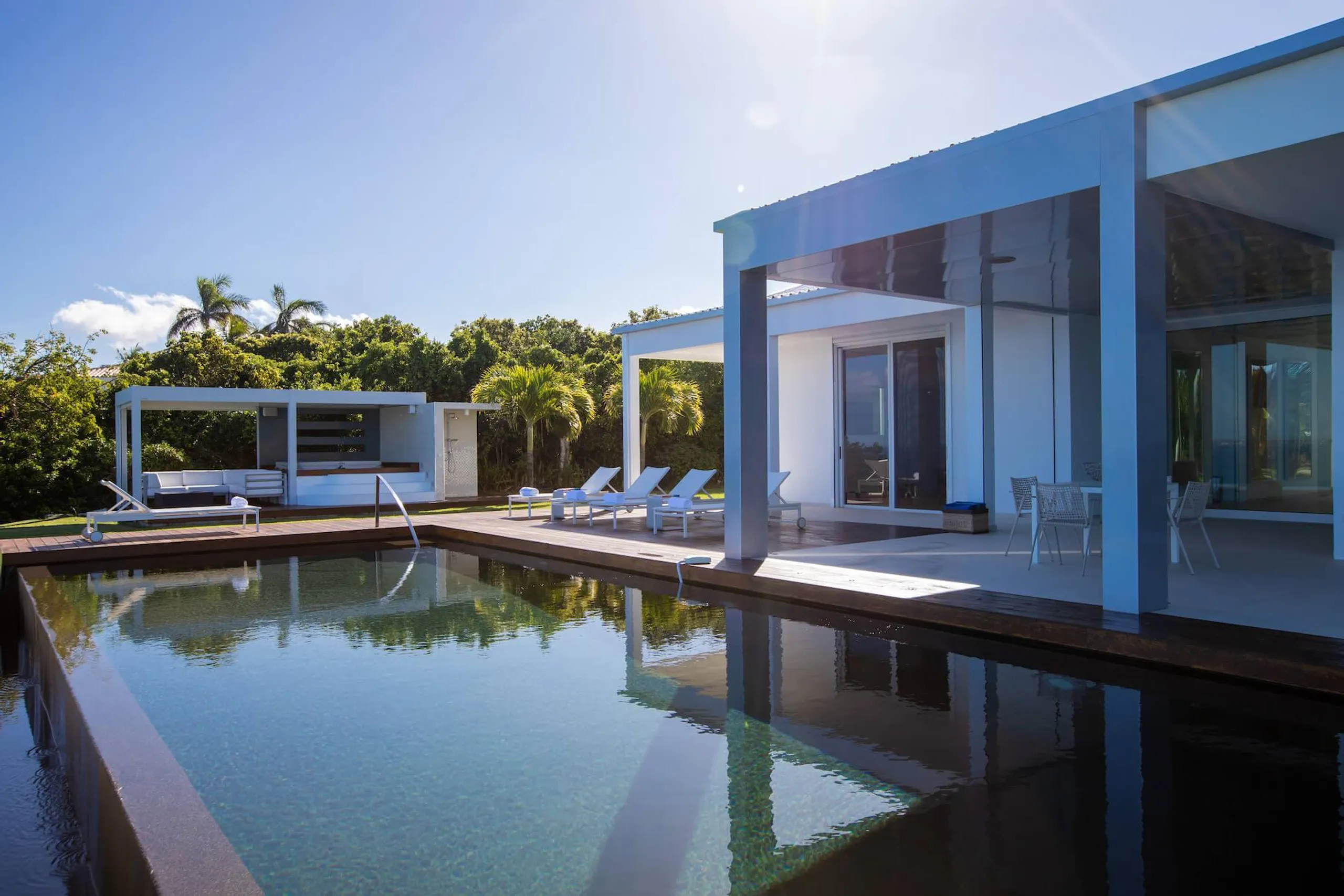Modern Clifftop Villa in a Tropical Garden with Caribbean Sea View — photograph 9