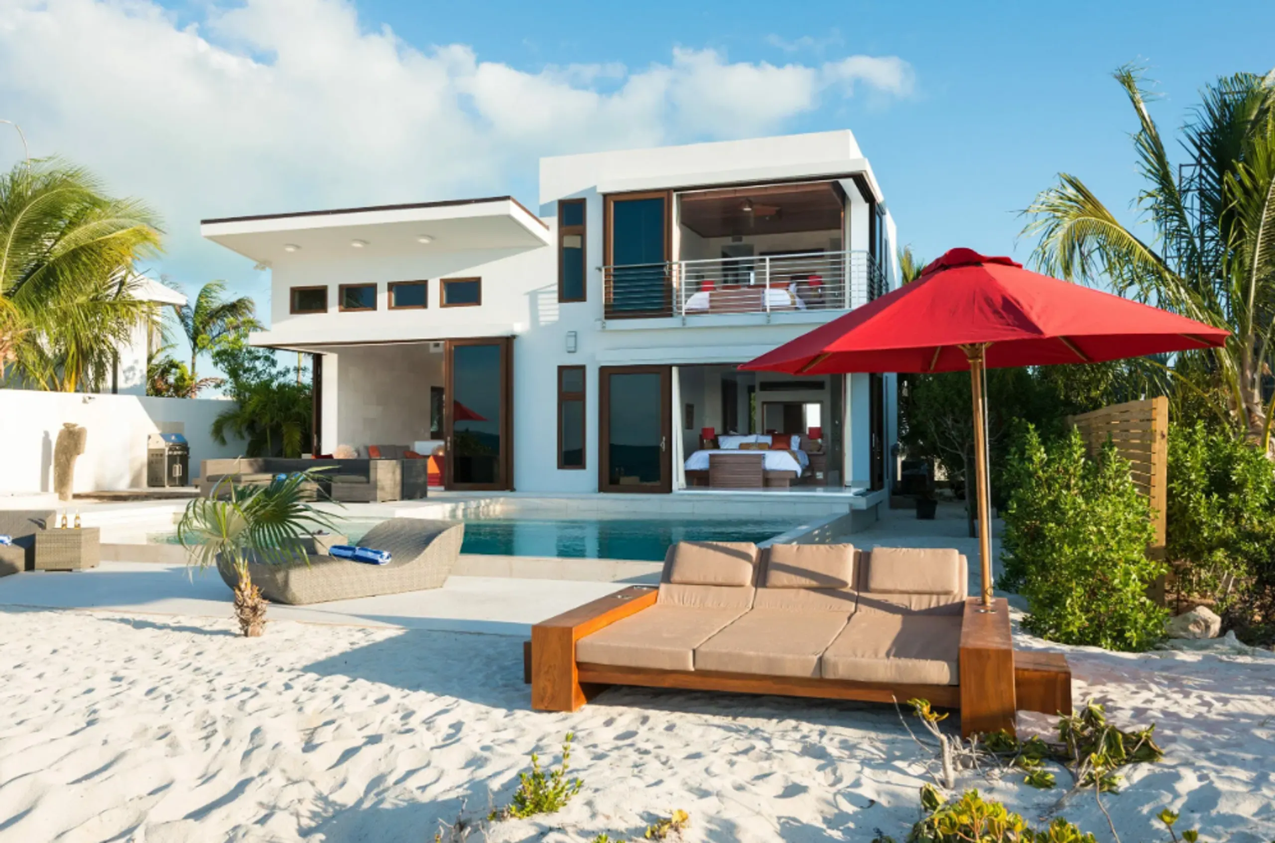 Gorgeous Ocean Front Modern Contemporary Villa with Private Pool on Grace Bay — photograph 2