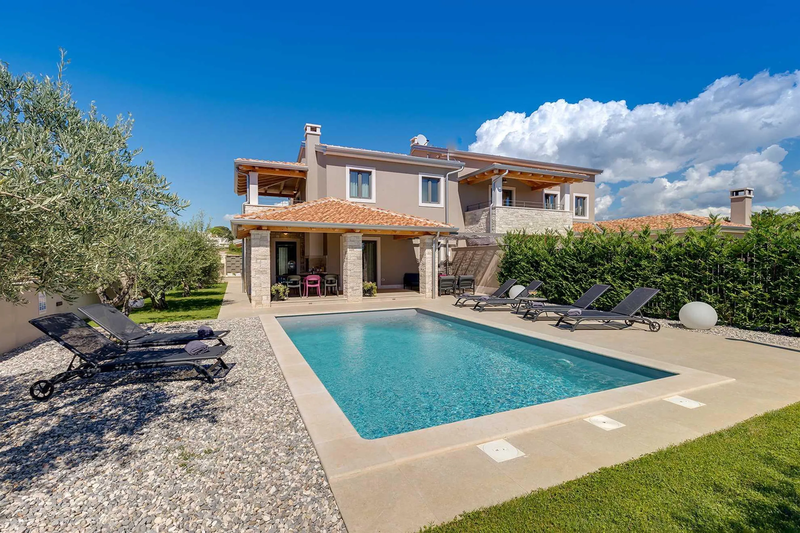 Inspiring 3Bedroom Villa with Pool and Tranquil Surroundings — photograph 11