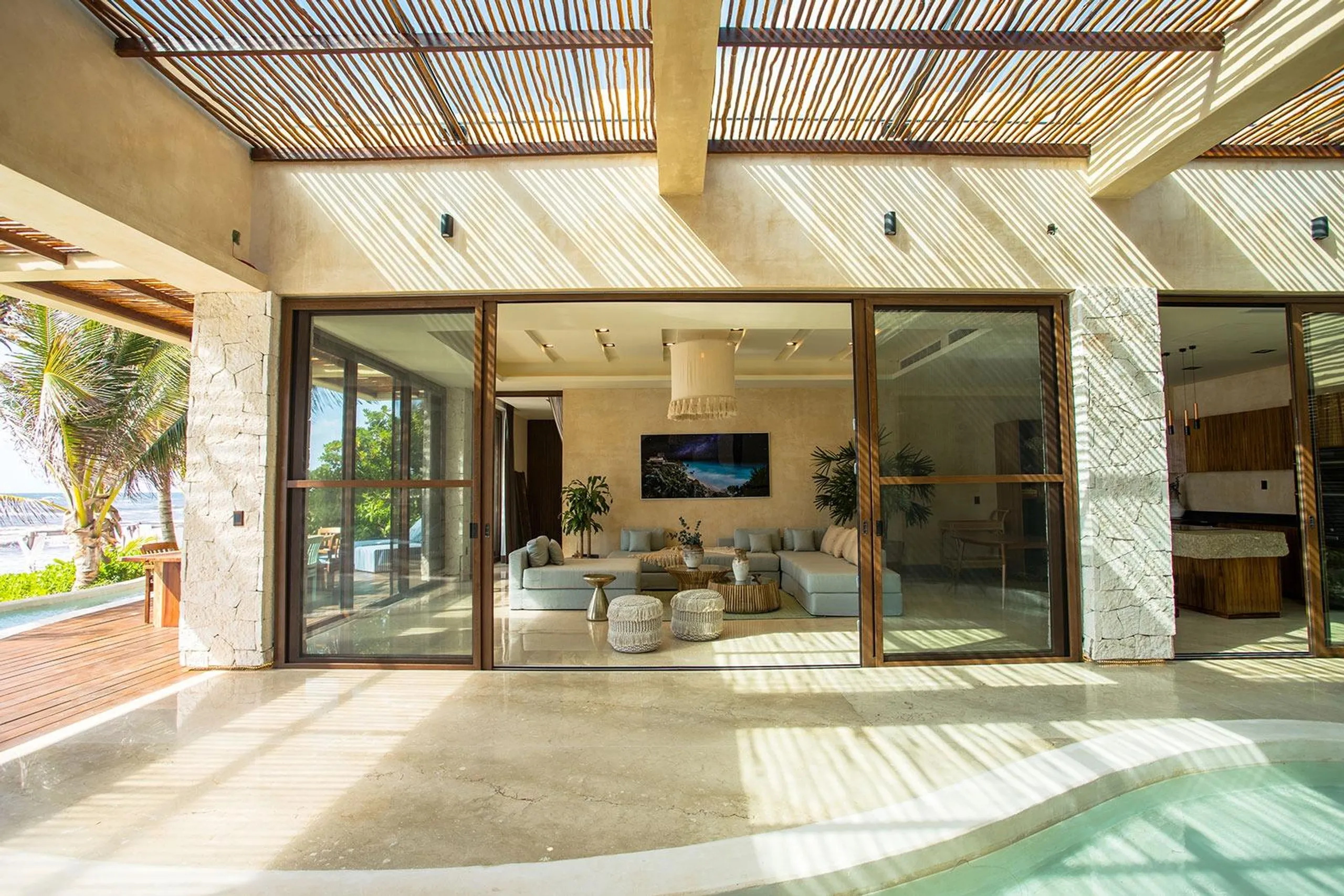 Lavish Seaside Oasis Villa with Private Pool and Ocean View — photograph 9