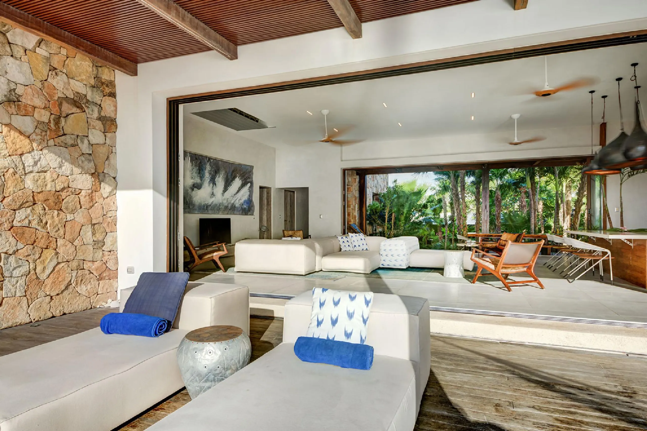 Tulum Beach Front Eco-Villa with Infinity Pool and Stunning Ocean Views — photograph 10