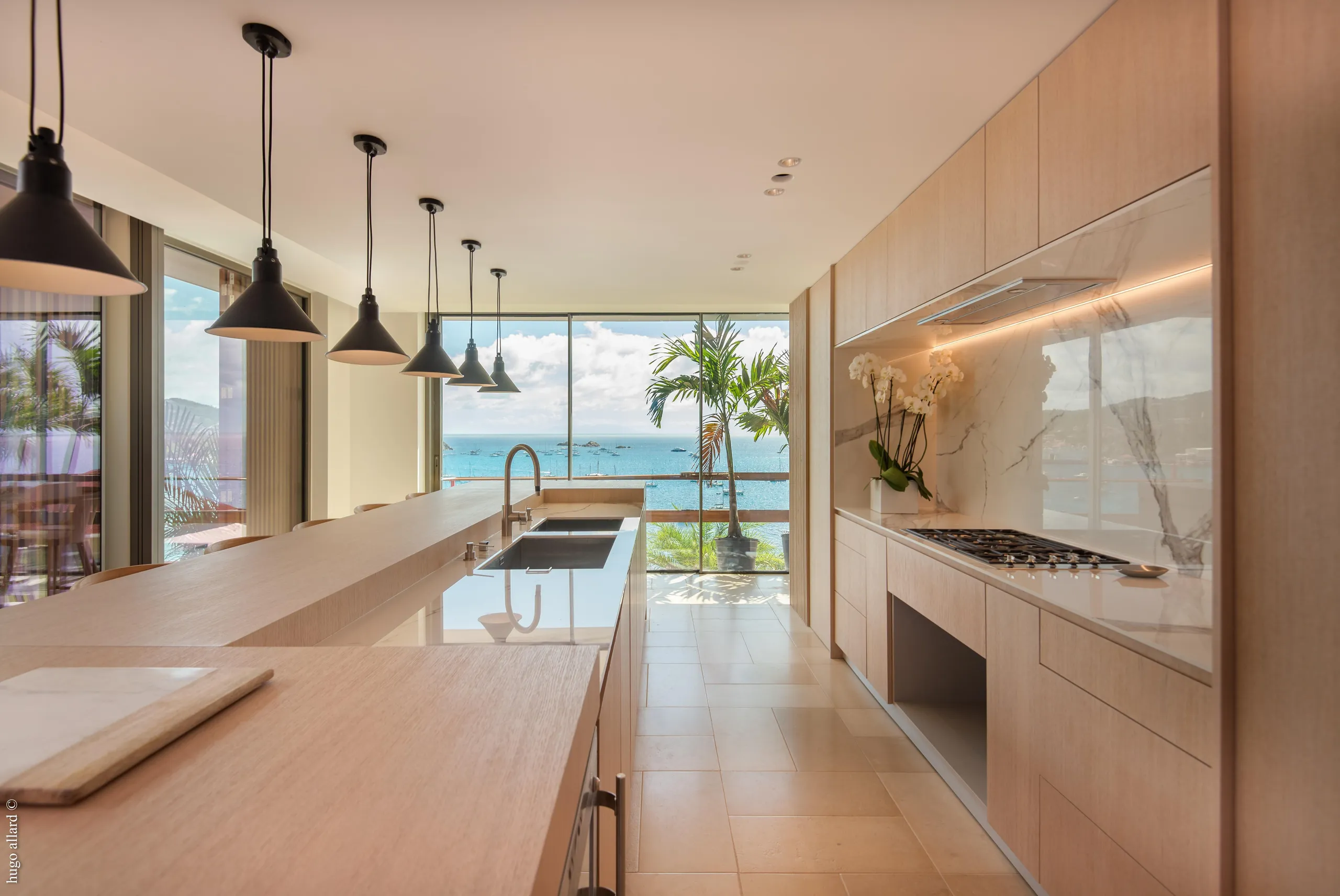 Glorious Oceanview Villa with Infinity Pool and Fitness Room — photograph 12