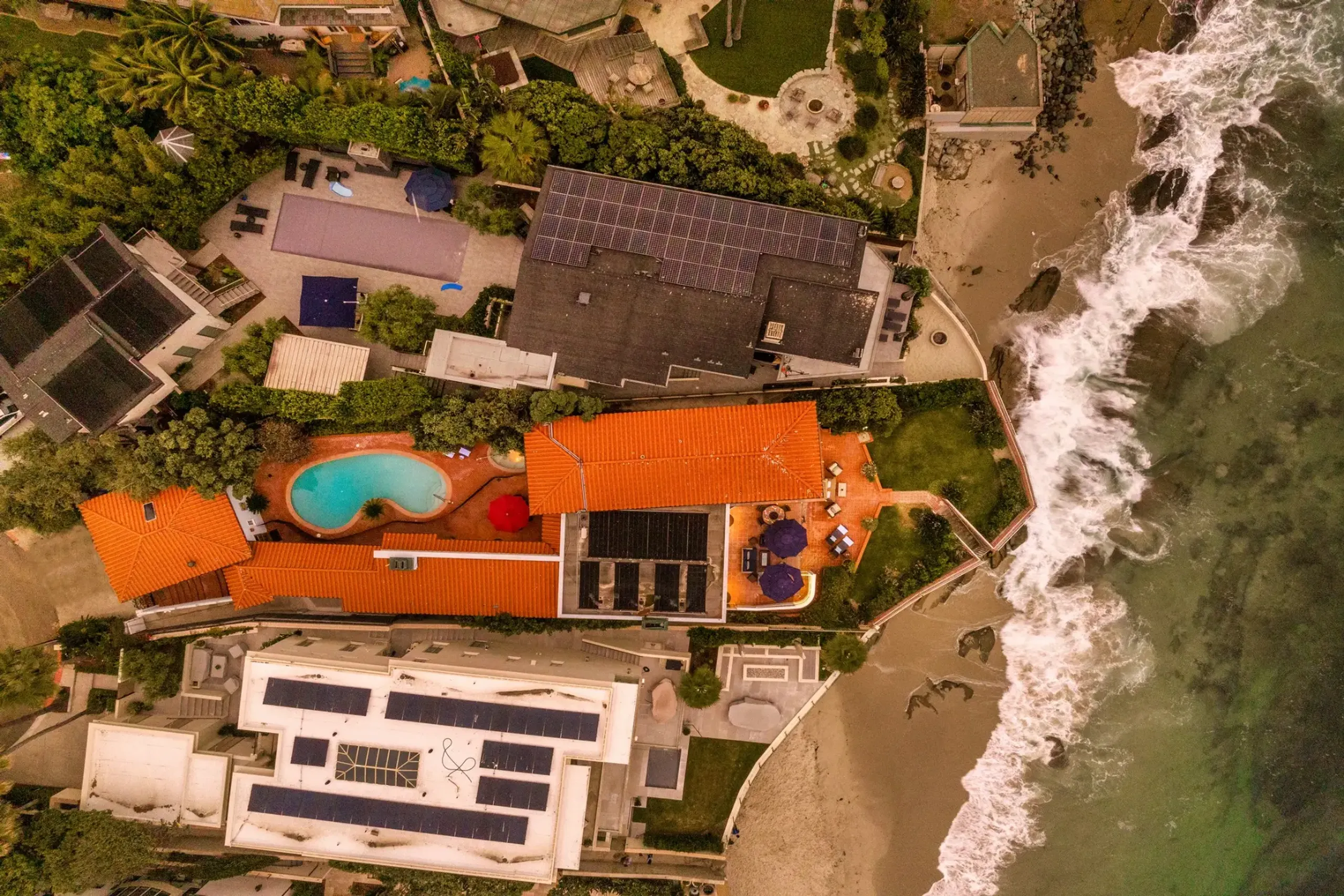 Refreshing 5 Bedroom Villa with Private Pool and Beach Views — photograph 5
