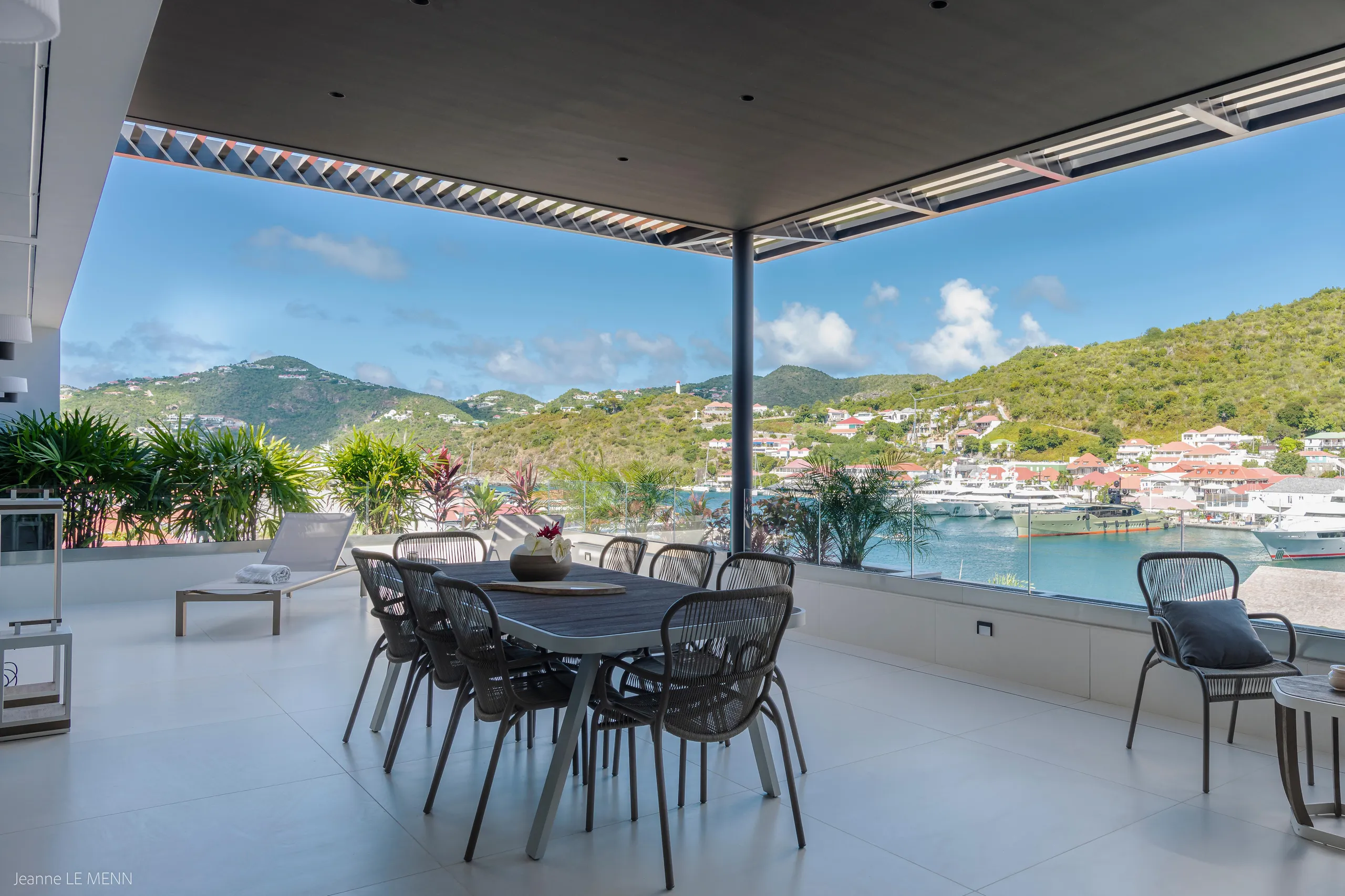 Prestigious Gustavia Retreat with Sun Drenched Terrace and Spectacular Views — photograph 4