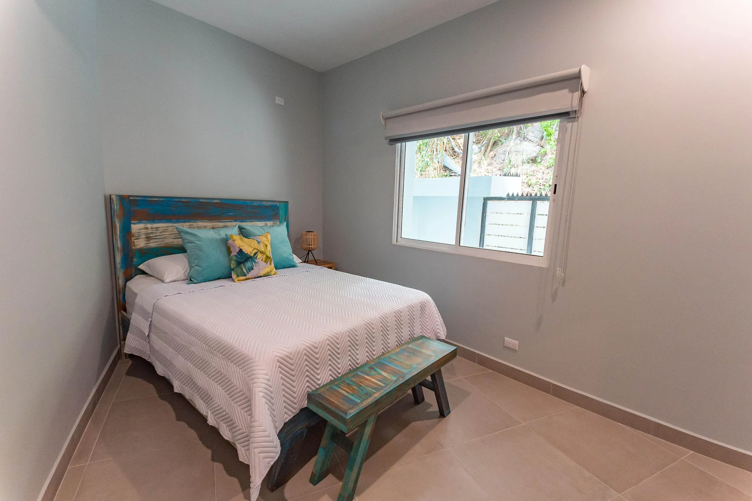 Sleek Rainforest Rental with Panoramic Pacific Ocean Views — photograph 8
