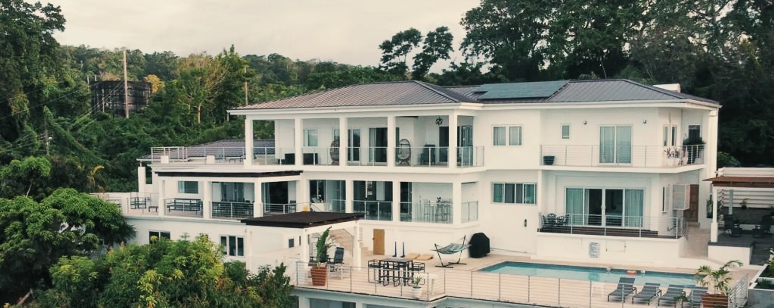 Lovely 5-Bedroom Villa in Oracabessa with Private Pool, Panoramic Sea Views and Lush Landscaped Grounds — photograph 6