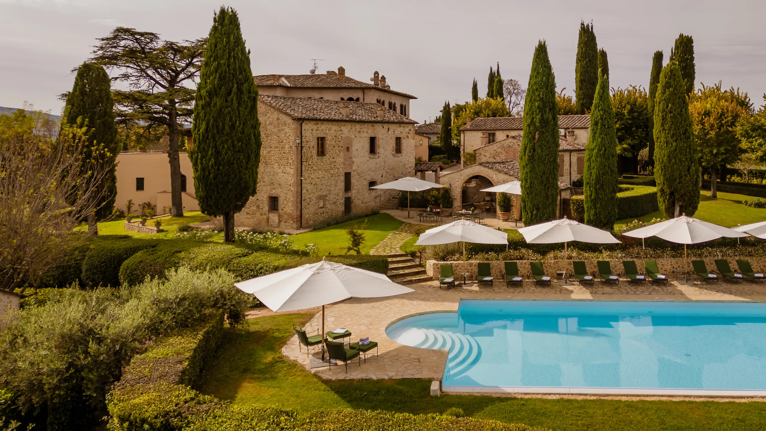 Exquisite Tuscan Villa with Private Pool and Beautiful Garden — photograph 7